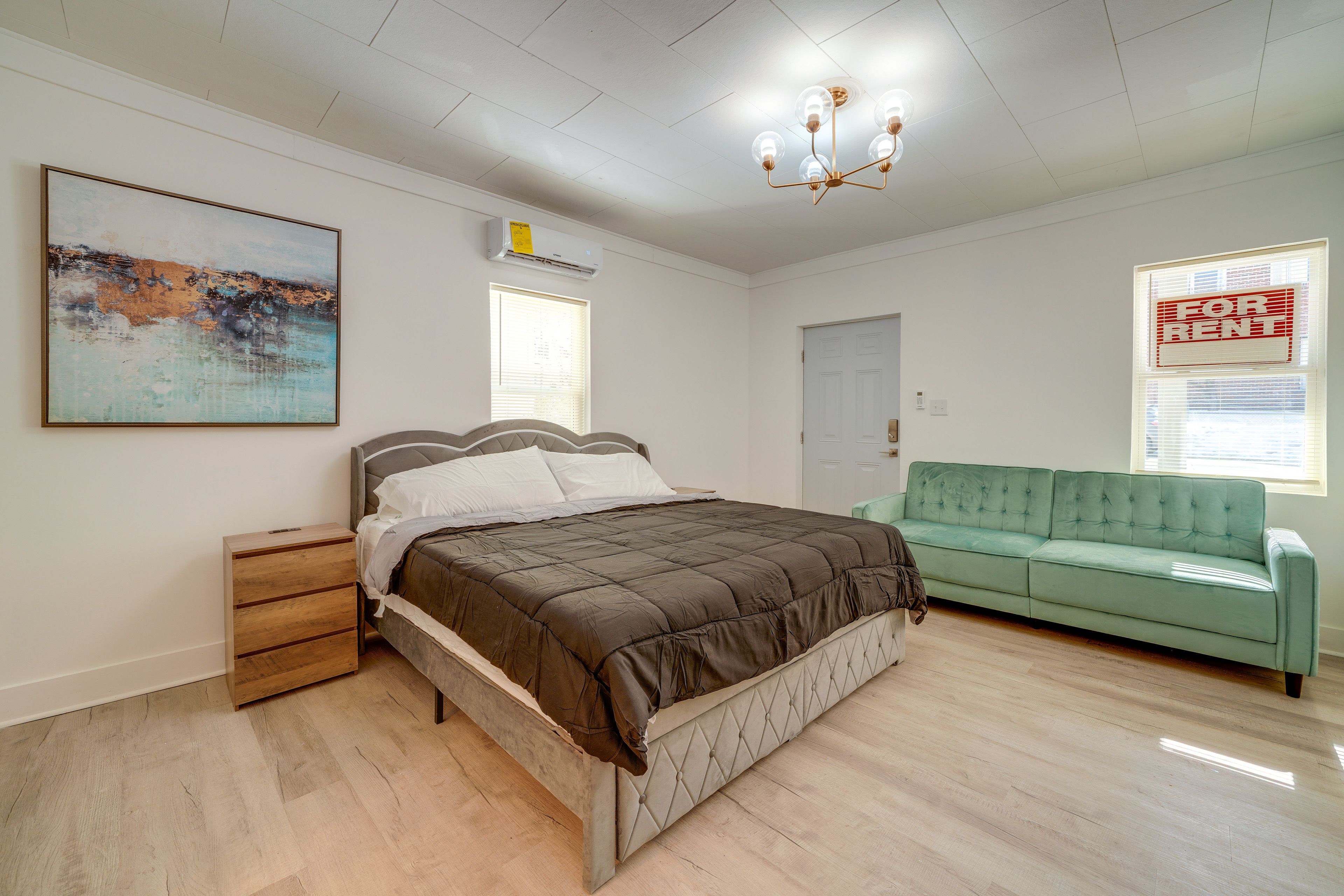 Studio | King Bed | Full Futon | Single-Story Unit