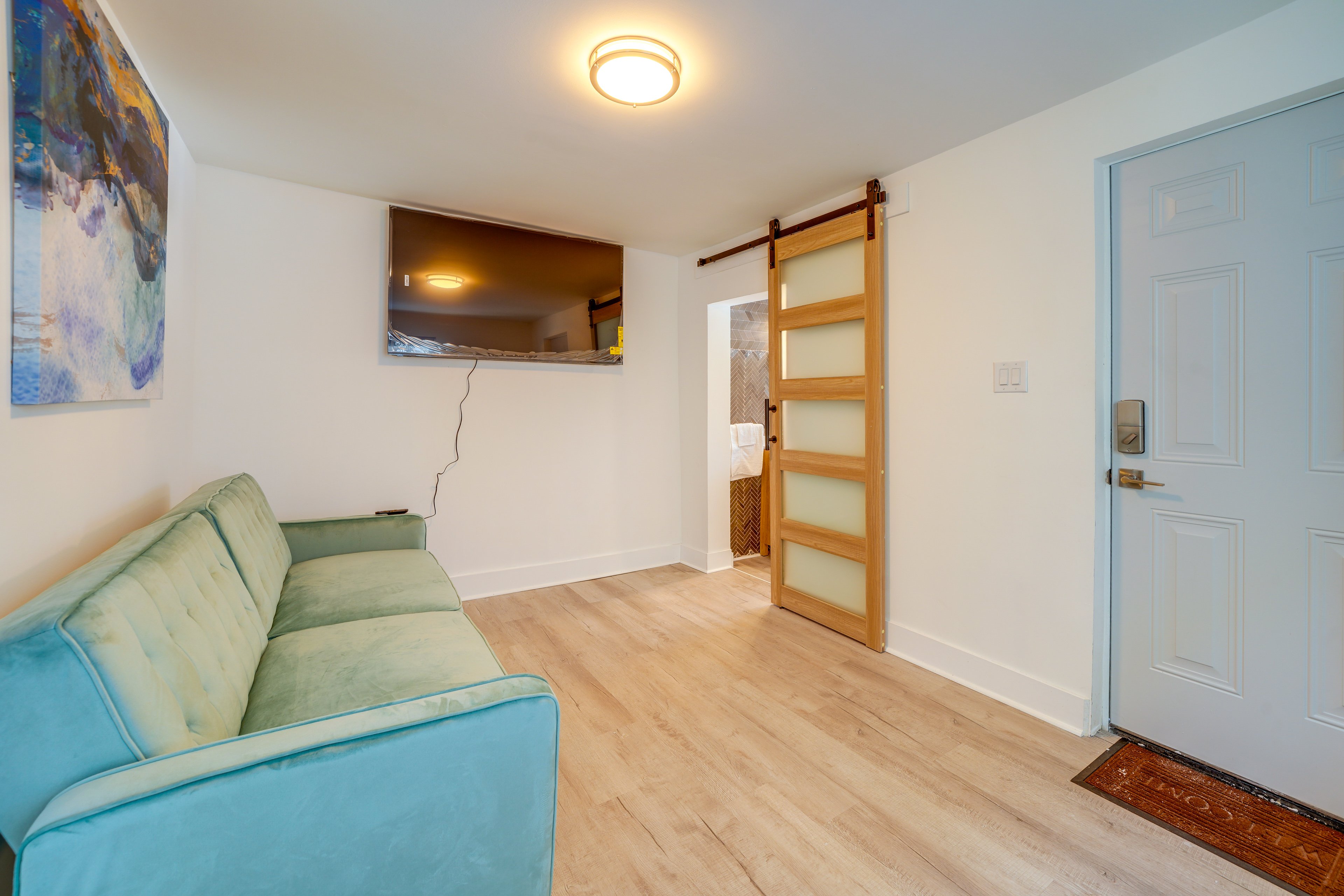 Living Room | Full Futon | Smart TV | Single-Story Unit