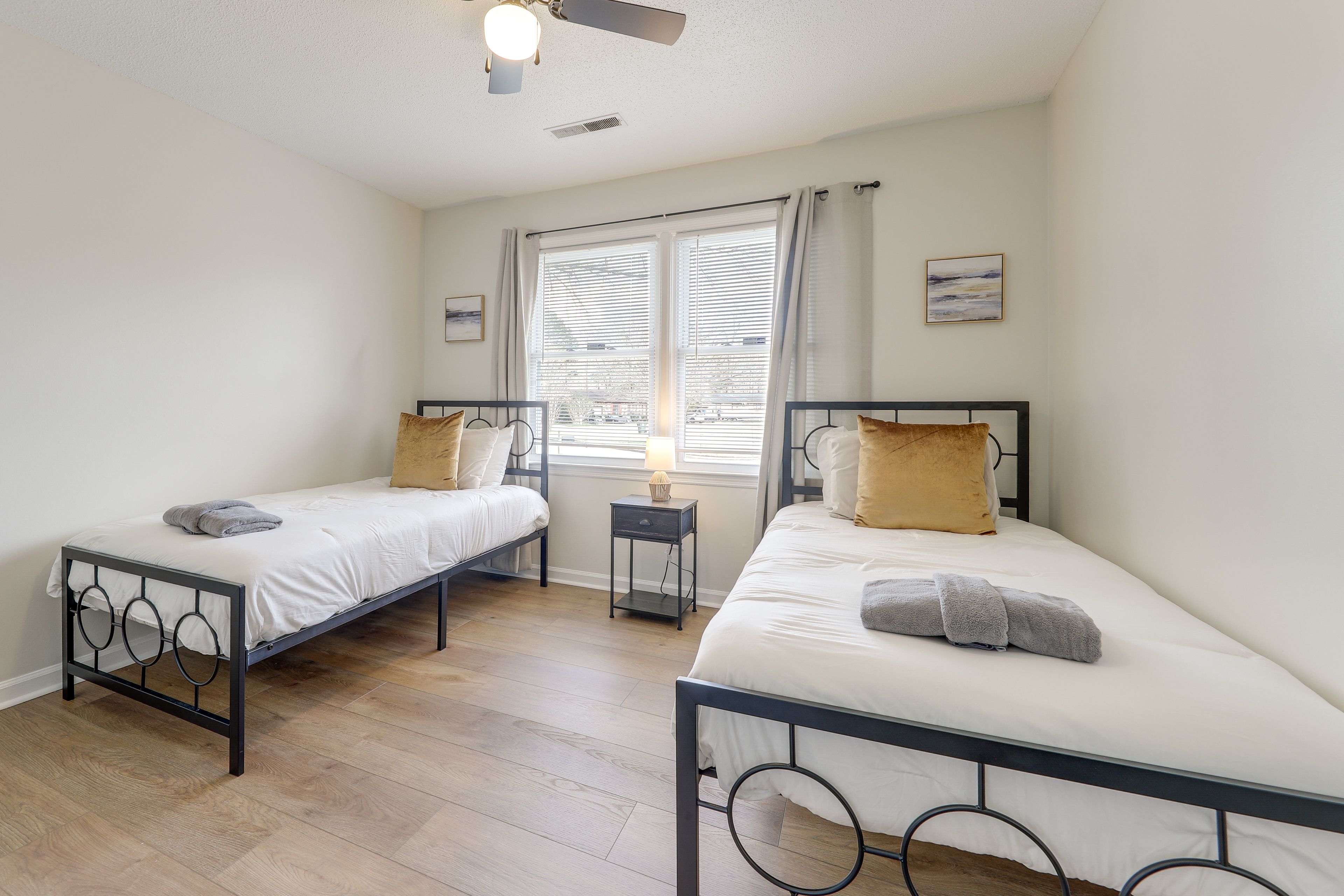 Bedroom 2 | 2 Twin Beds