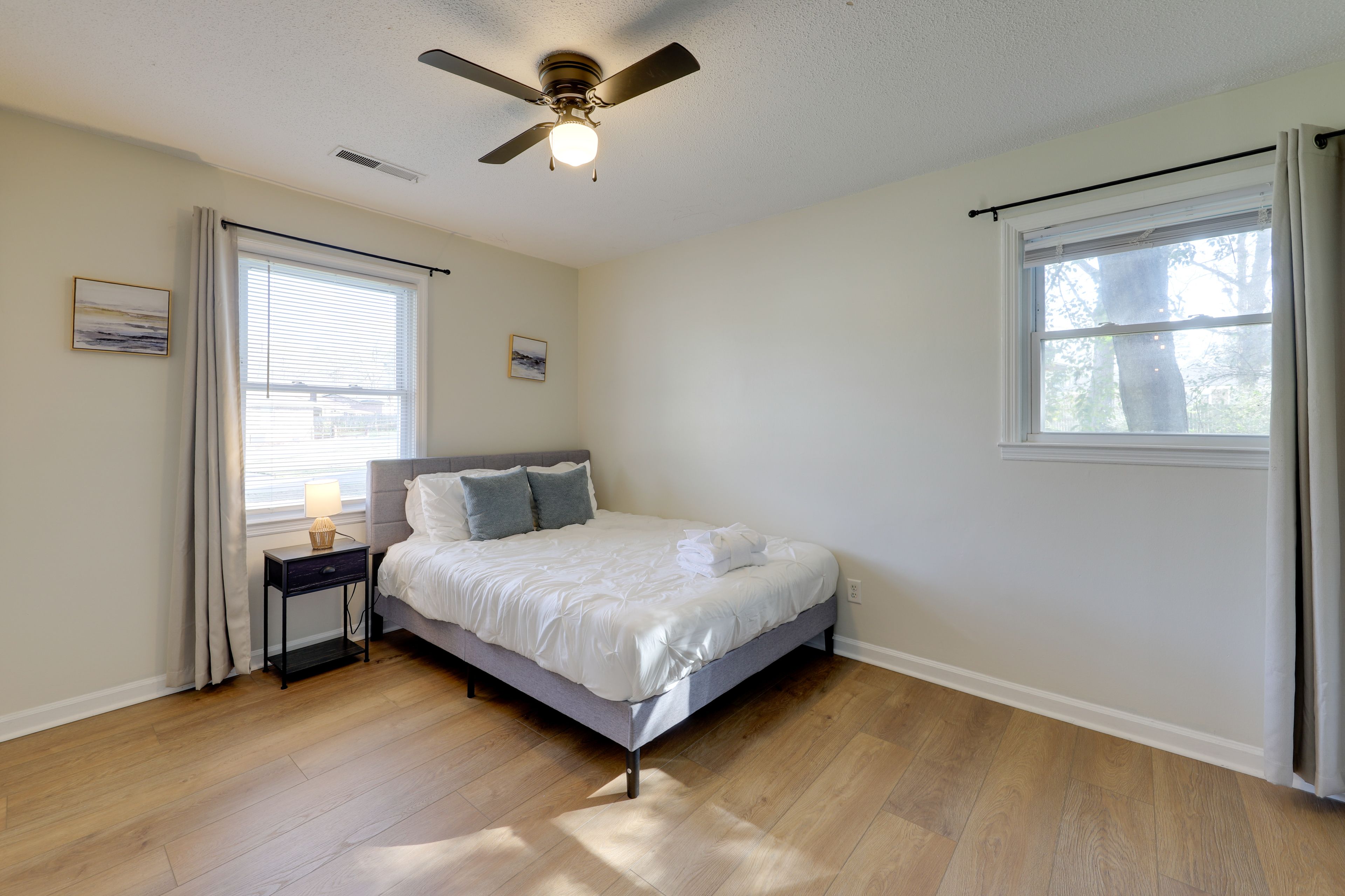 Bedroom 2 | Queen Bed