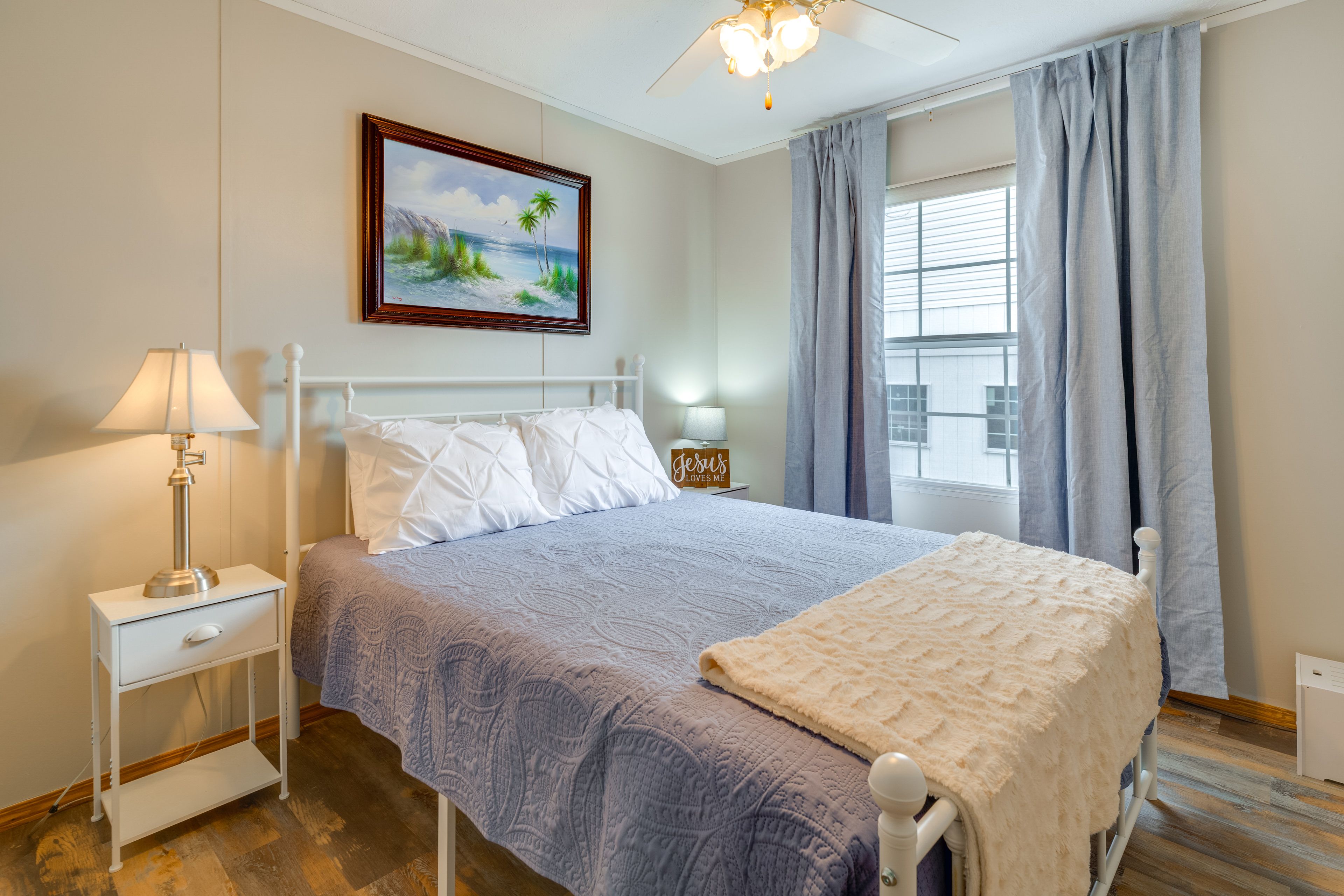 Bedroom 2 | Queen Bed