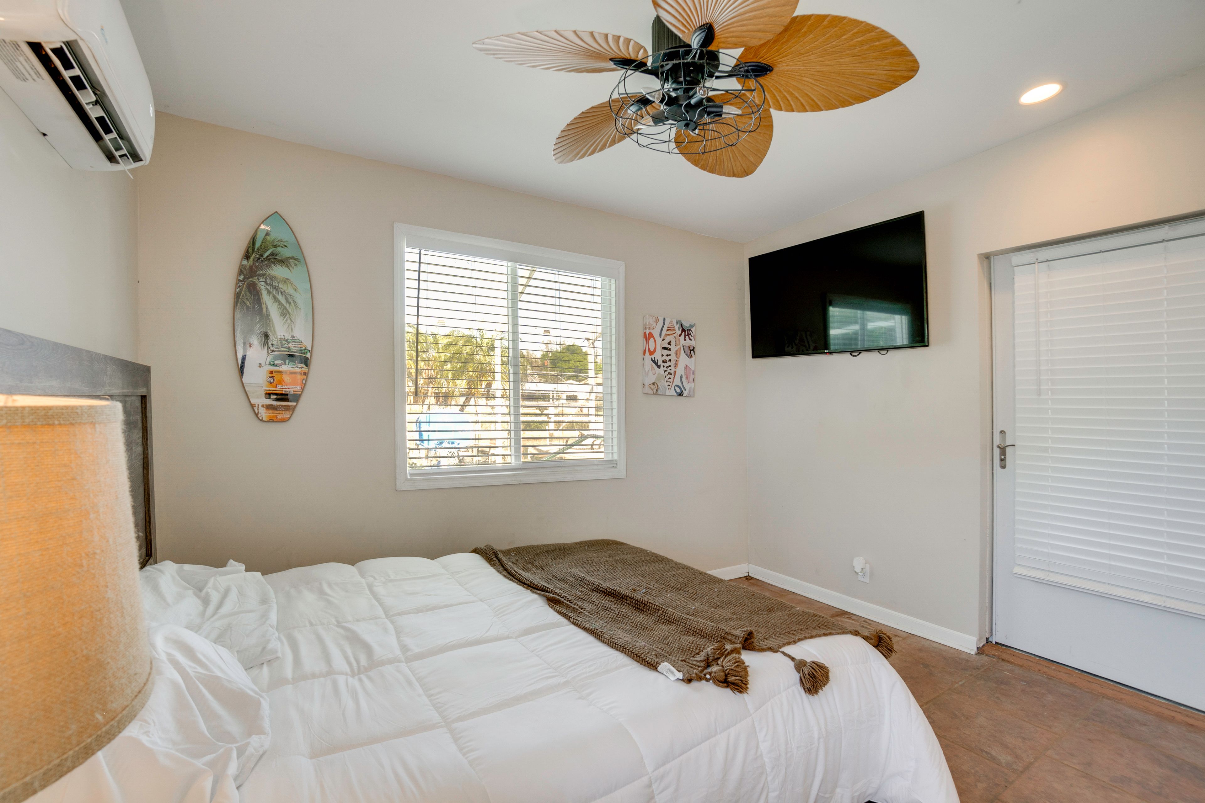 Bedroom 1 | Queen Bed