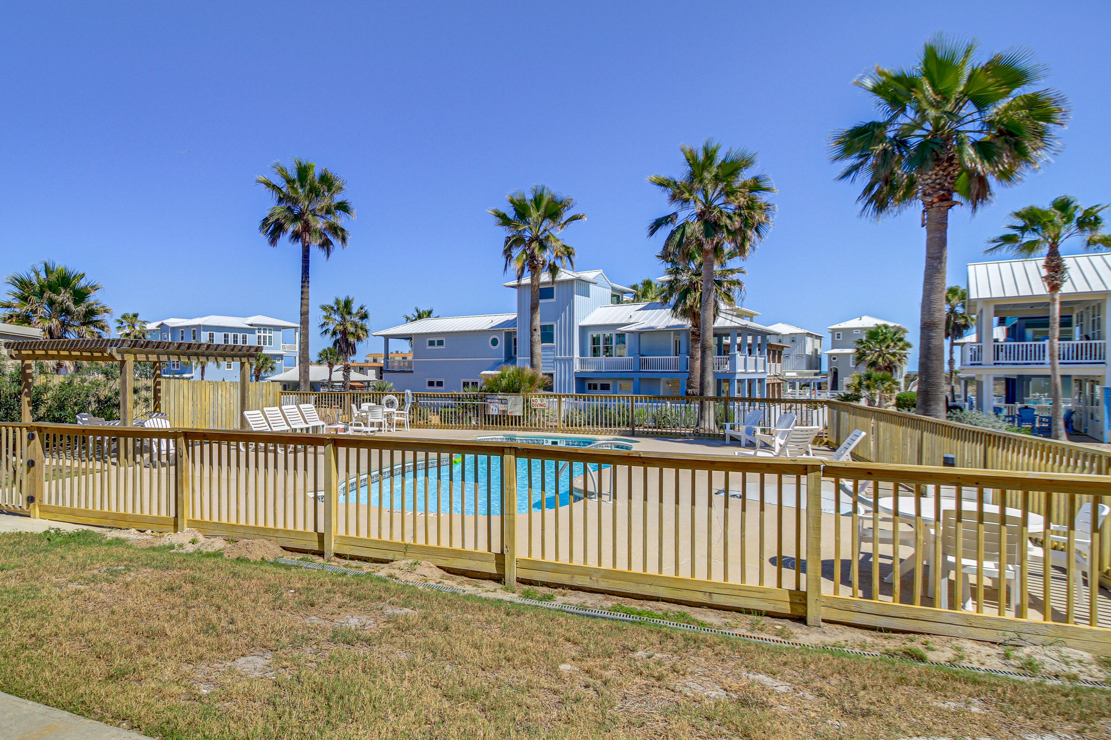 Sunrise Villas | Community Pool