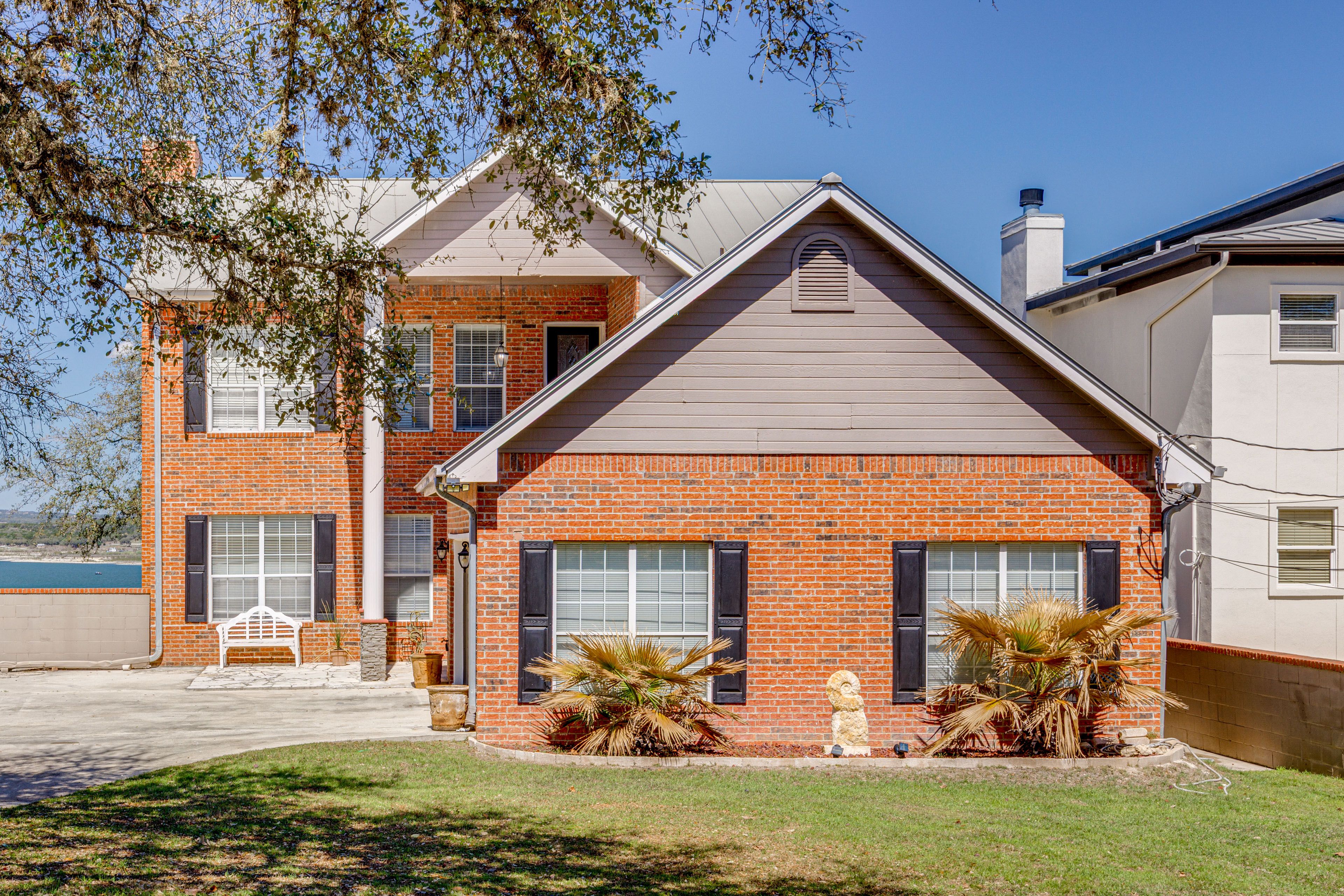 Parking | Garage (2 Vehicles) | Driveway (5-6 Vehicles) | Free Street Parking