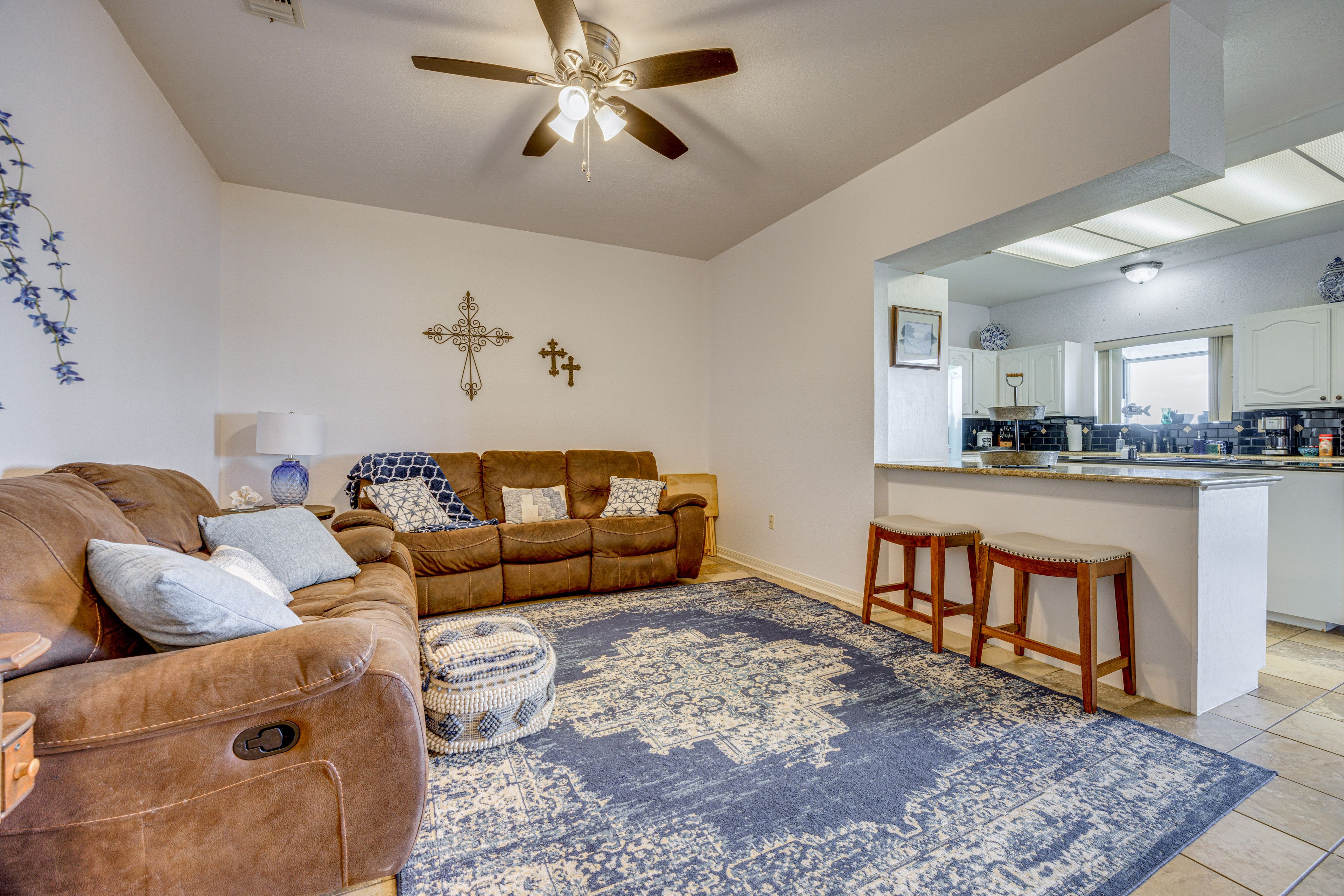 Lounge Area | Lower Level