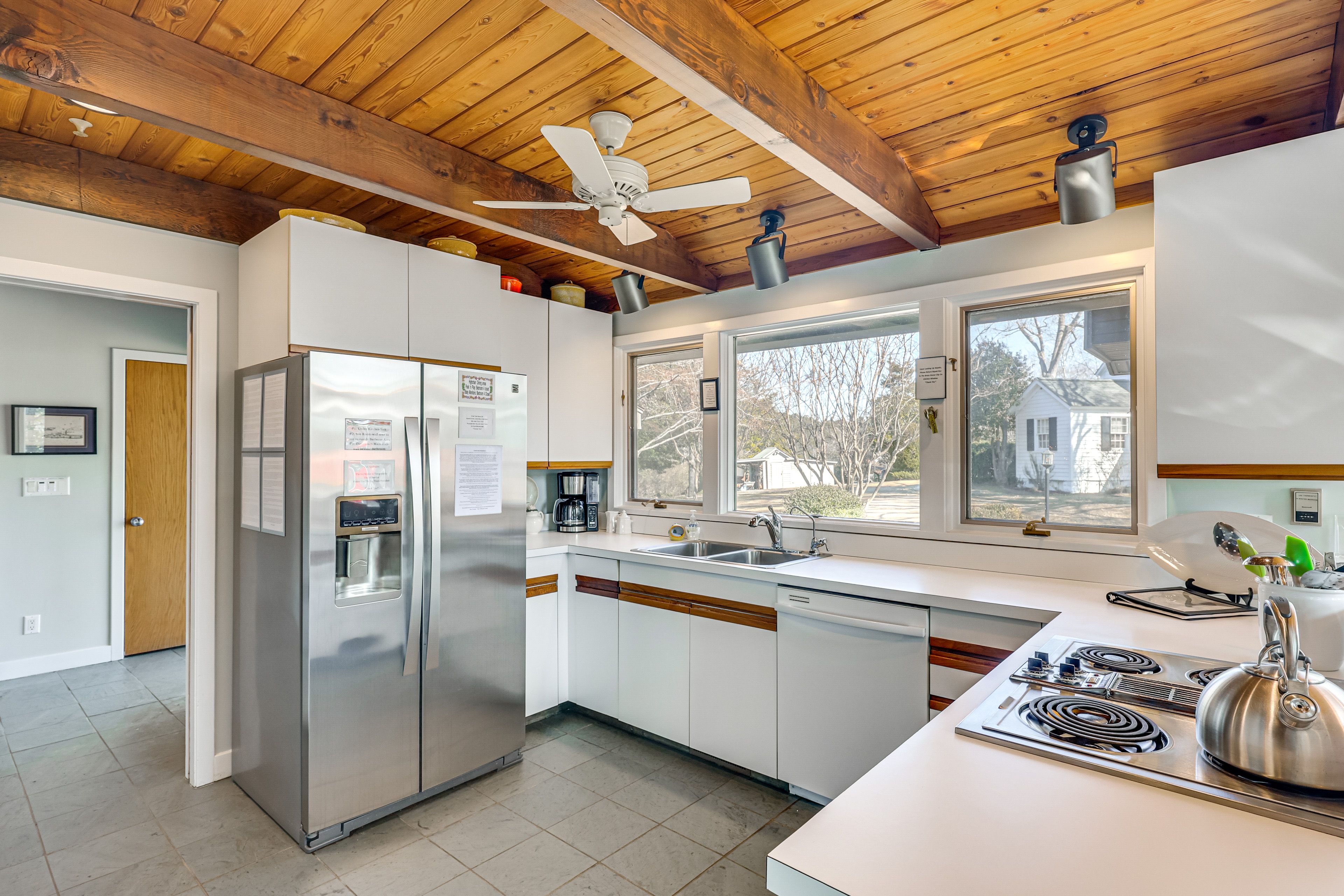 Well Equipped Gourmet Kitchen