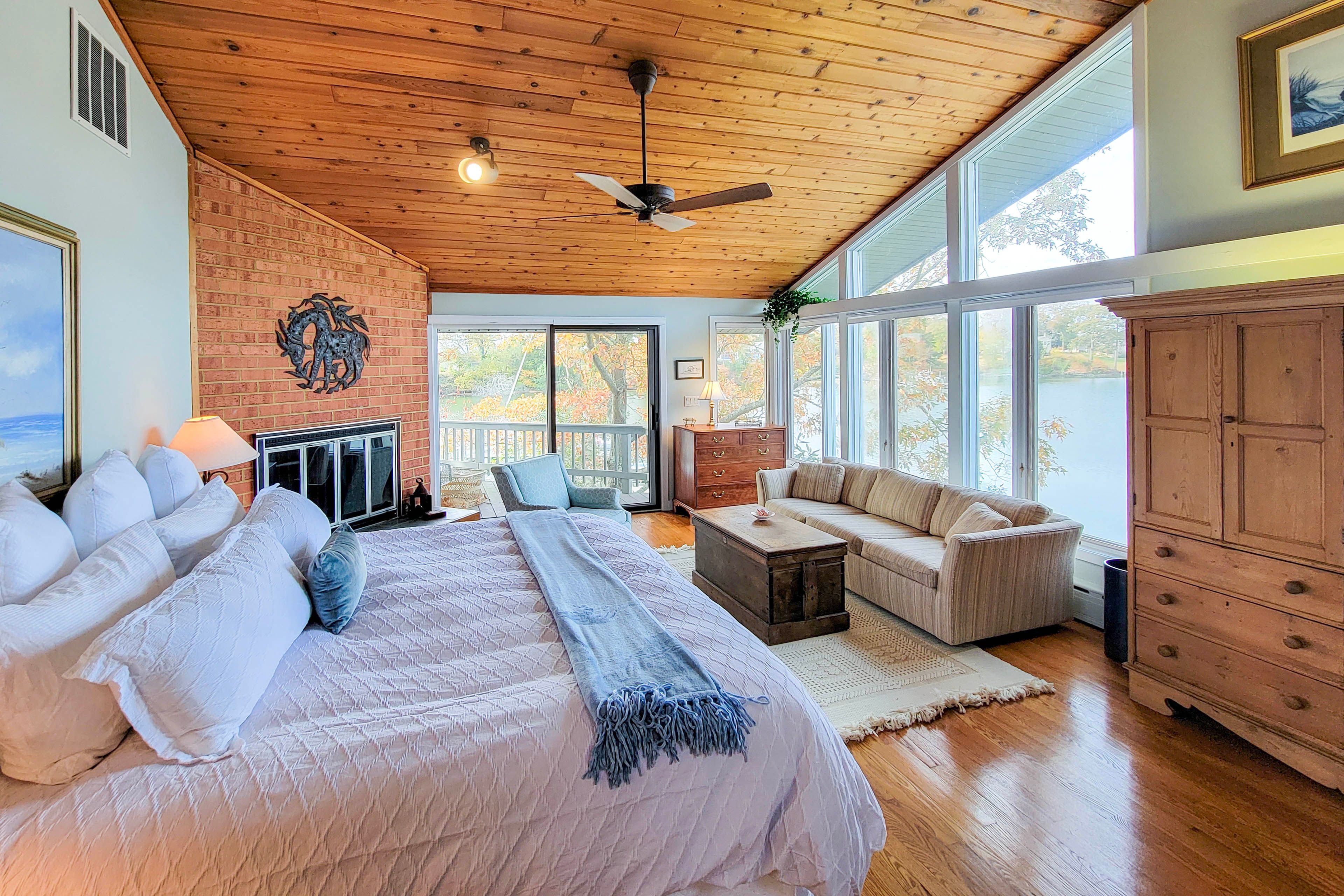 Bedroom 1 | King Bed | Balcony Access | 1st Floor