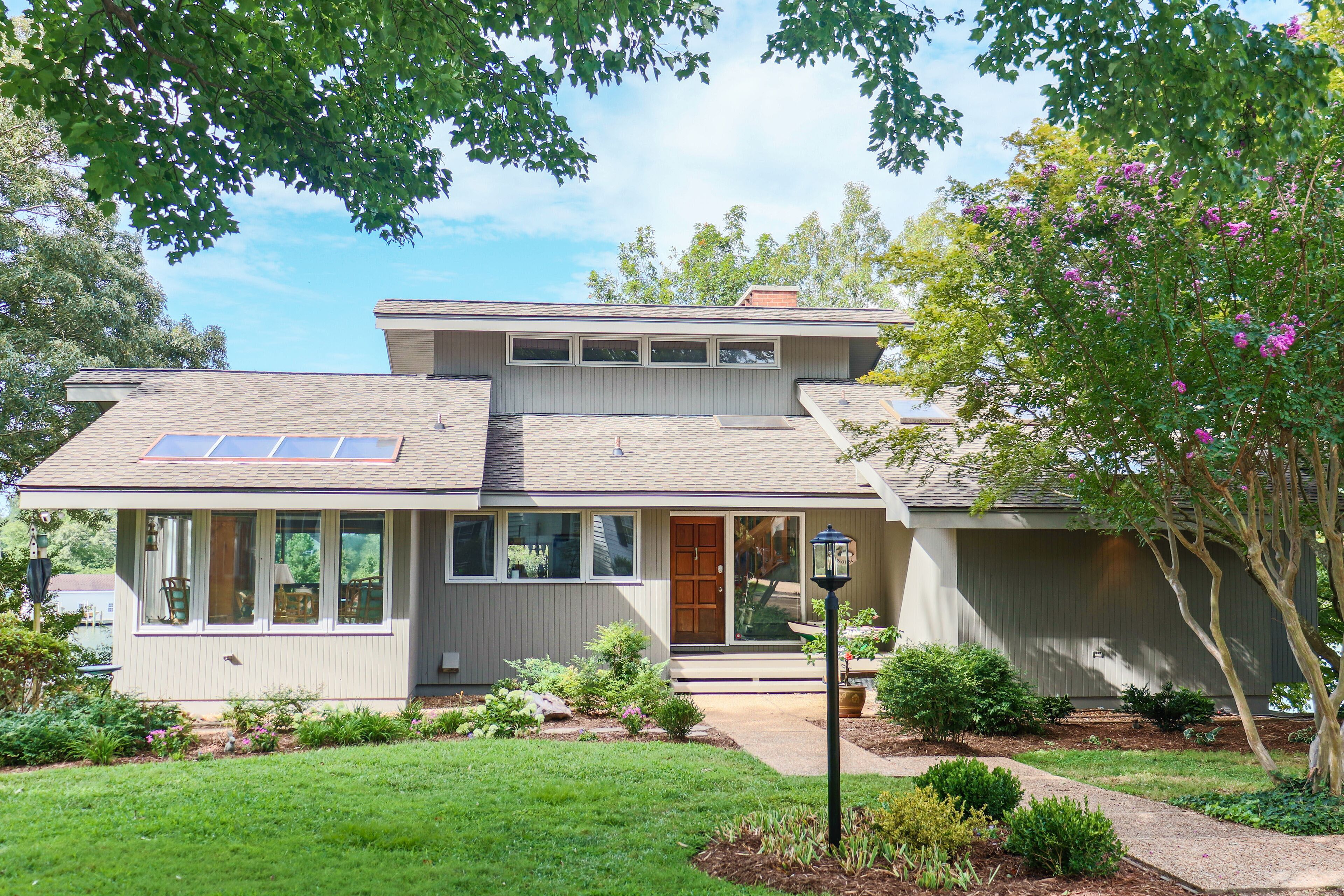 Parking | Driveway (3 Vehicles) | Trailer/Boat Parking