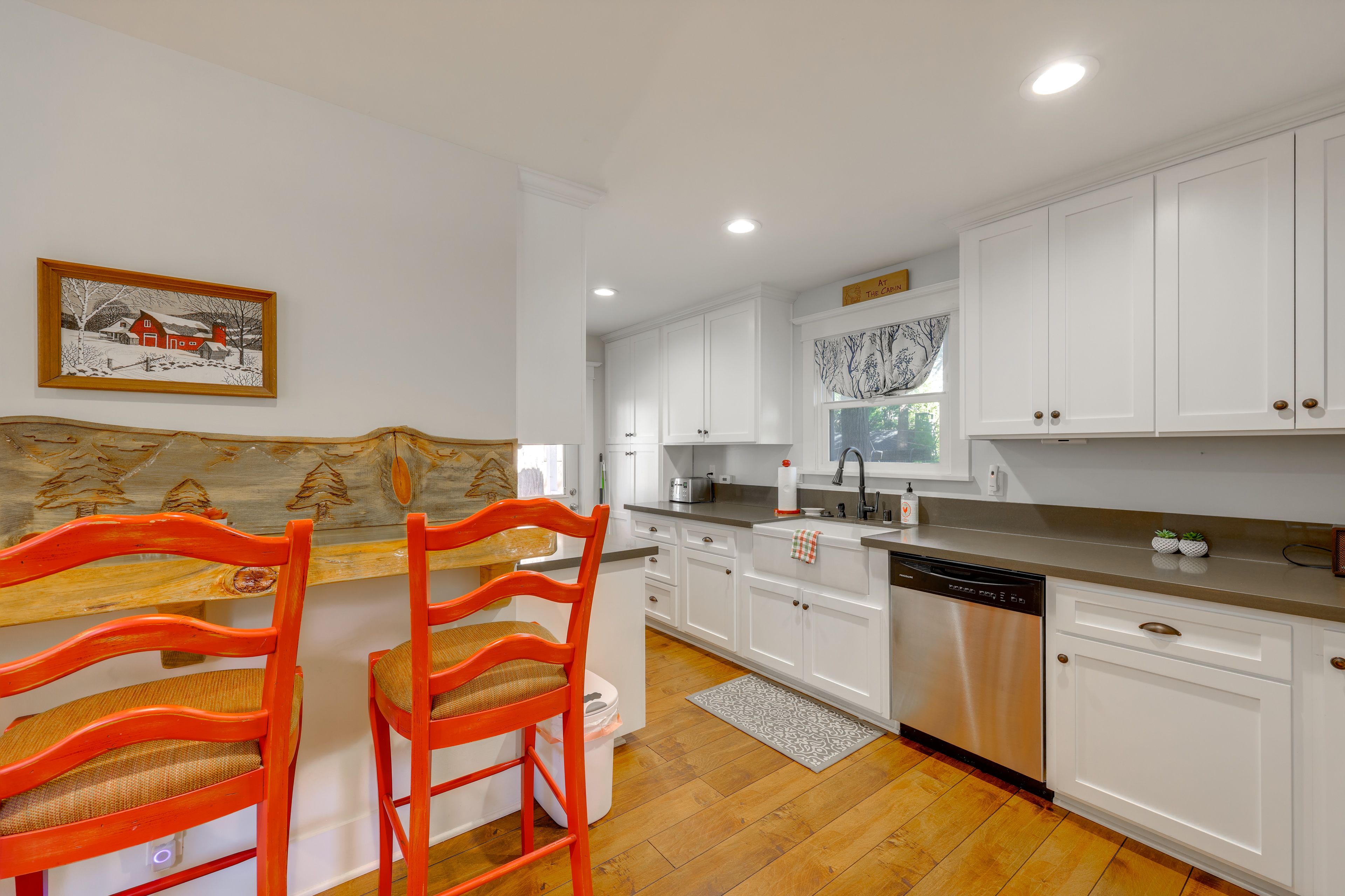 Breakfast Bar & Kitchen