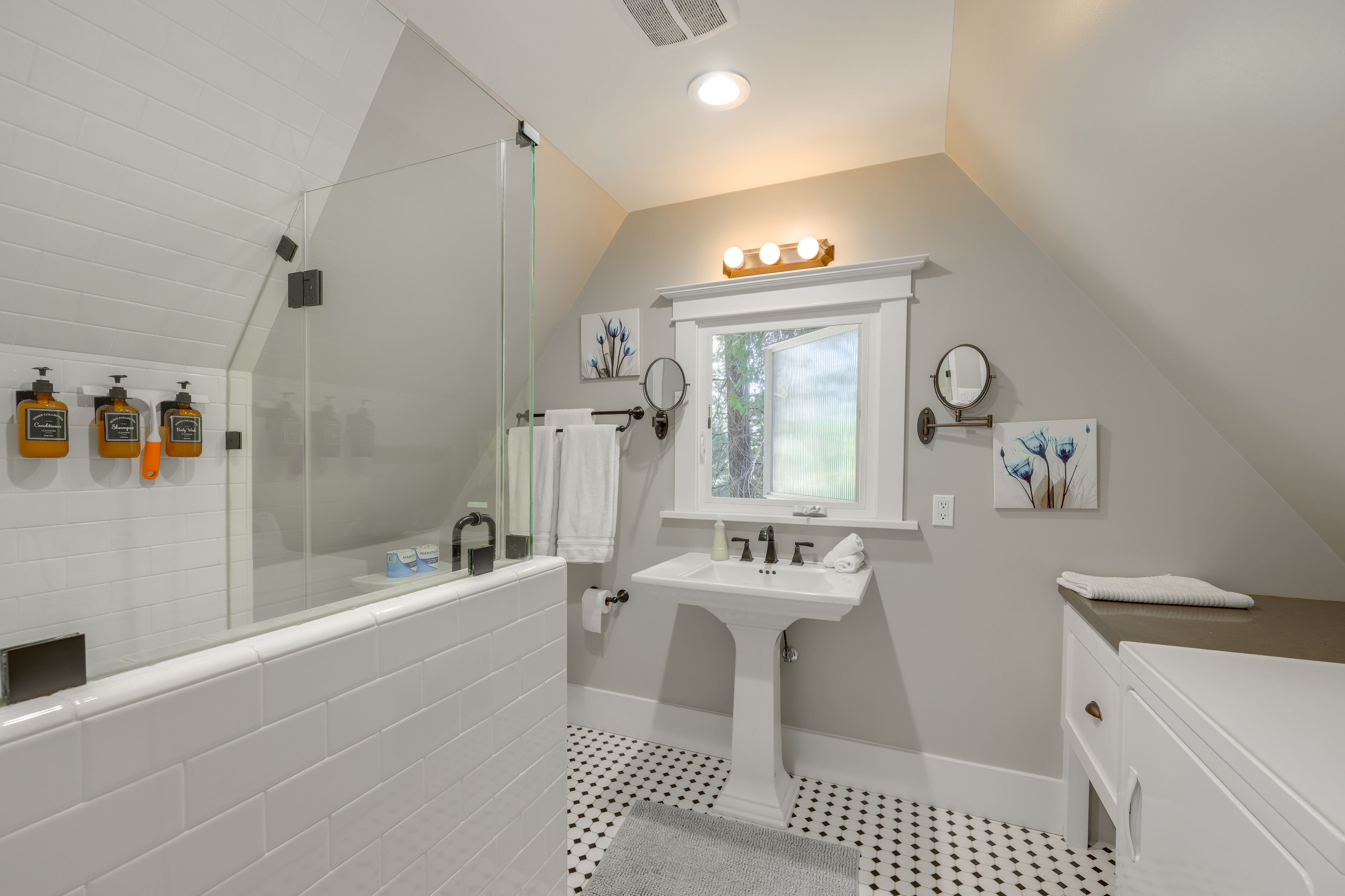 En-Suite Bathroom | Upper Level | Laundry Area