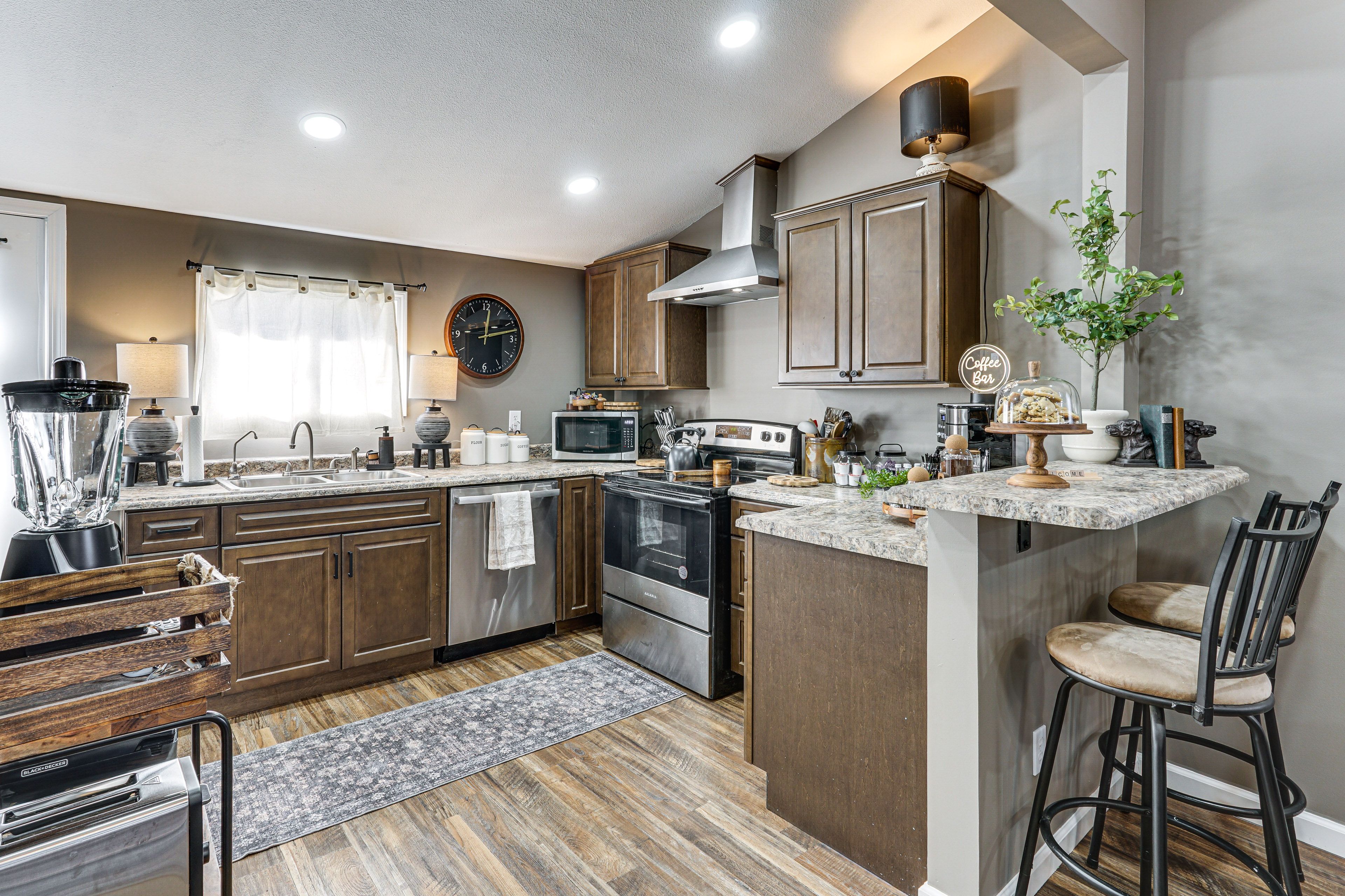 Kitchen | Stove/Oven | Microwave