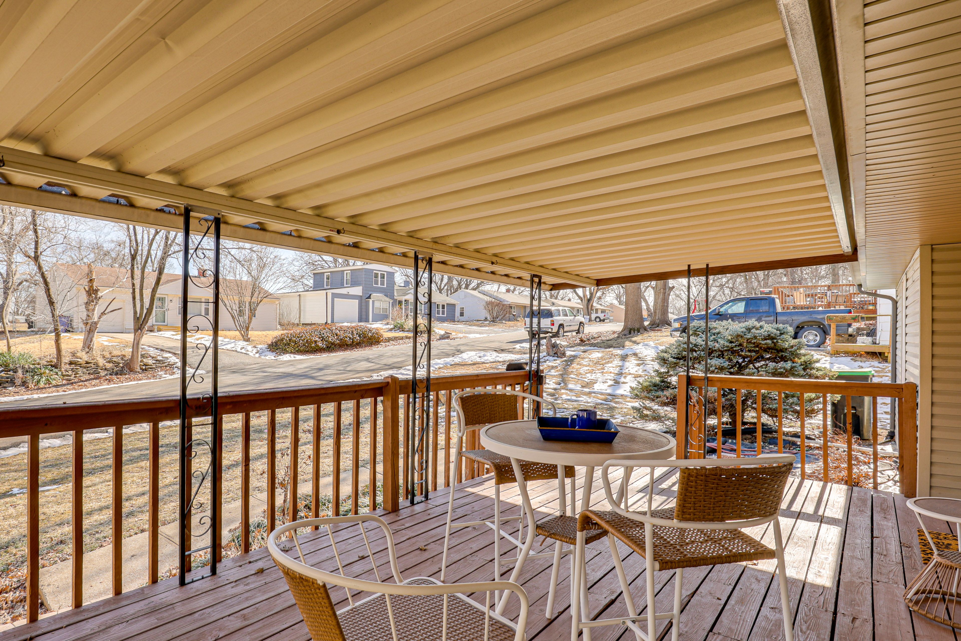 Porch w/ Dining Area