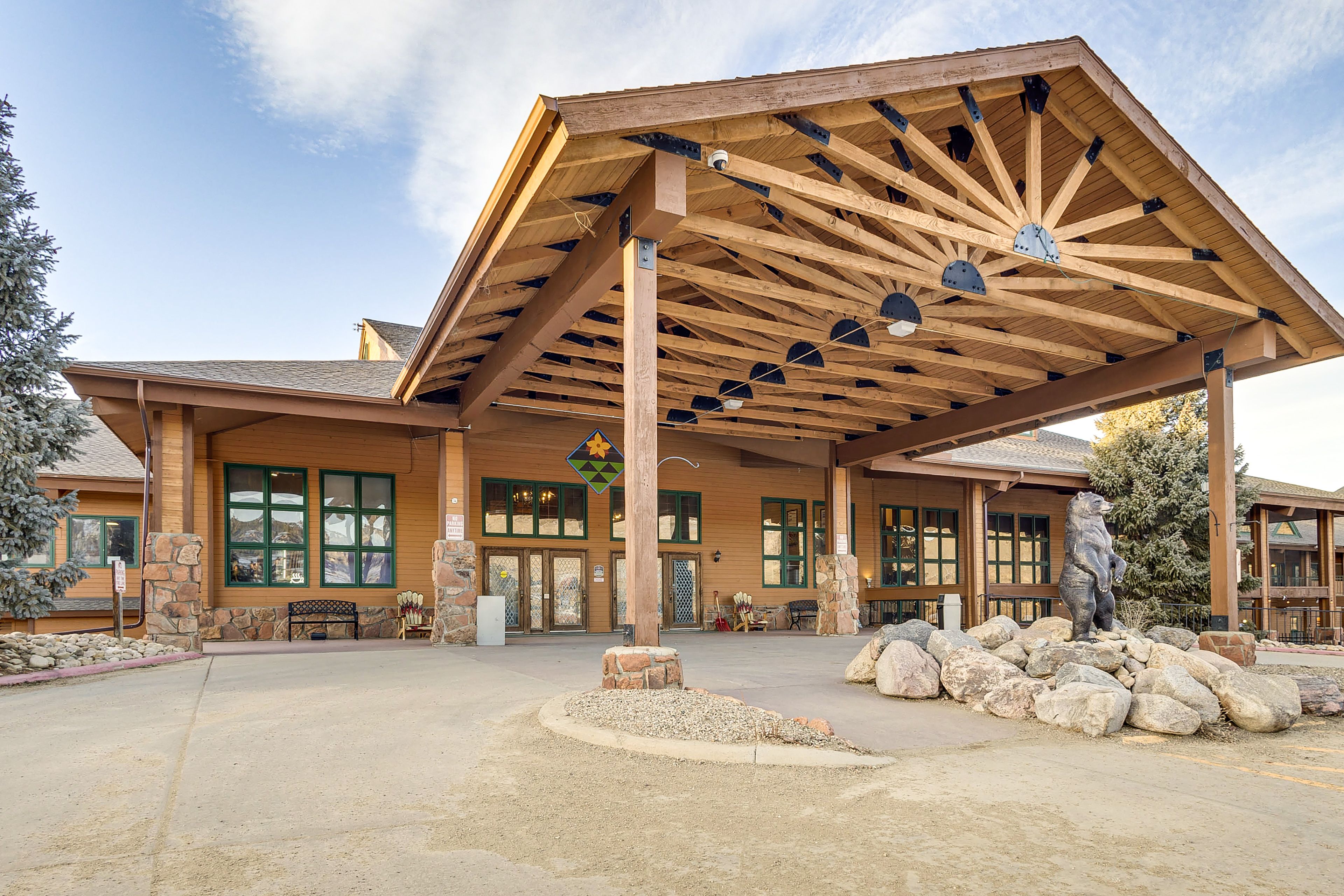 Open Parking Lot (Ample Parking) | RVs & Trailers Allowed