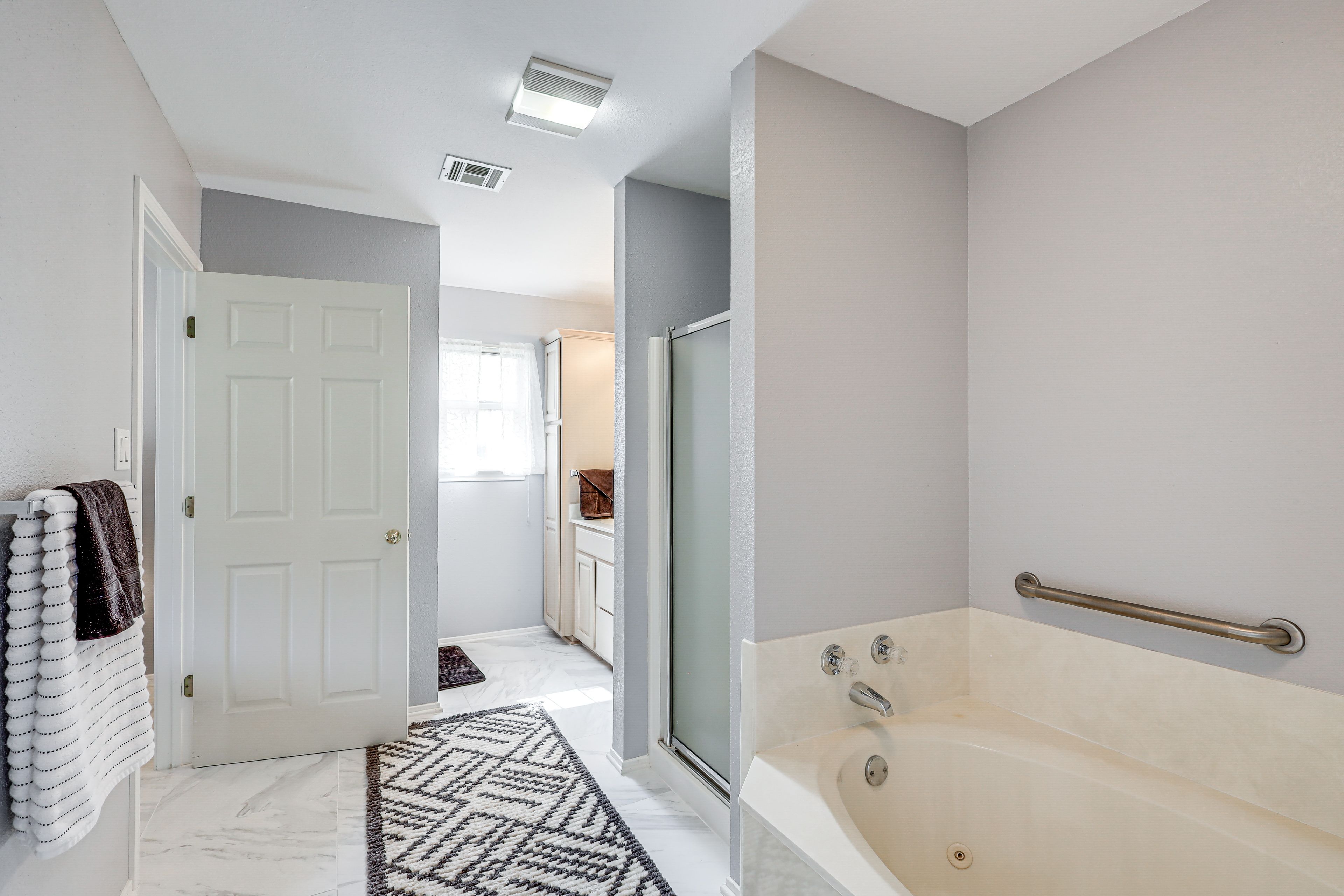 Full Bathroom | 1st Floor