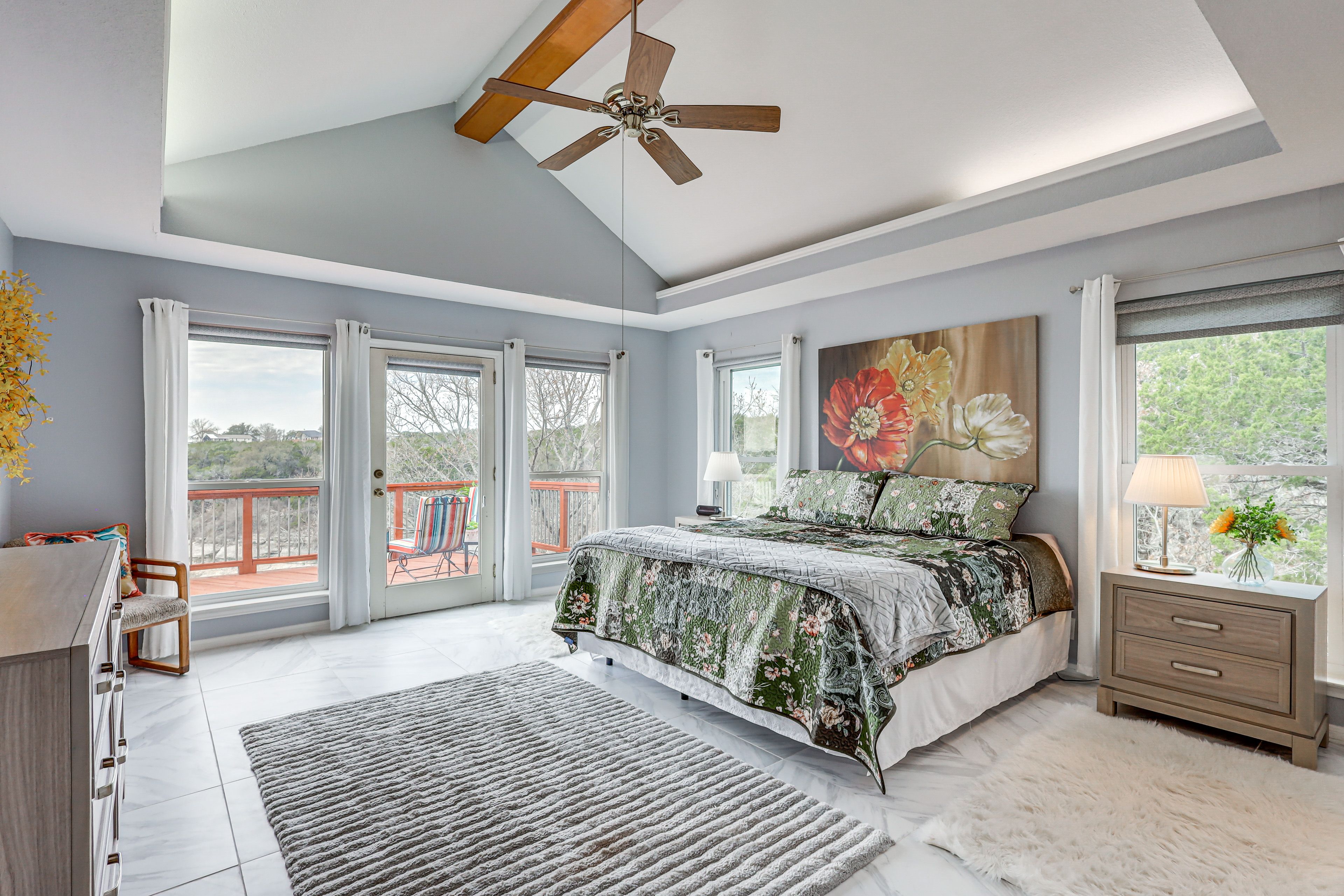 Bedroom 1 | King Bed | 1st Floor