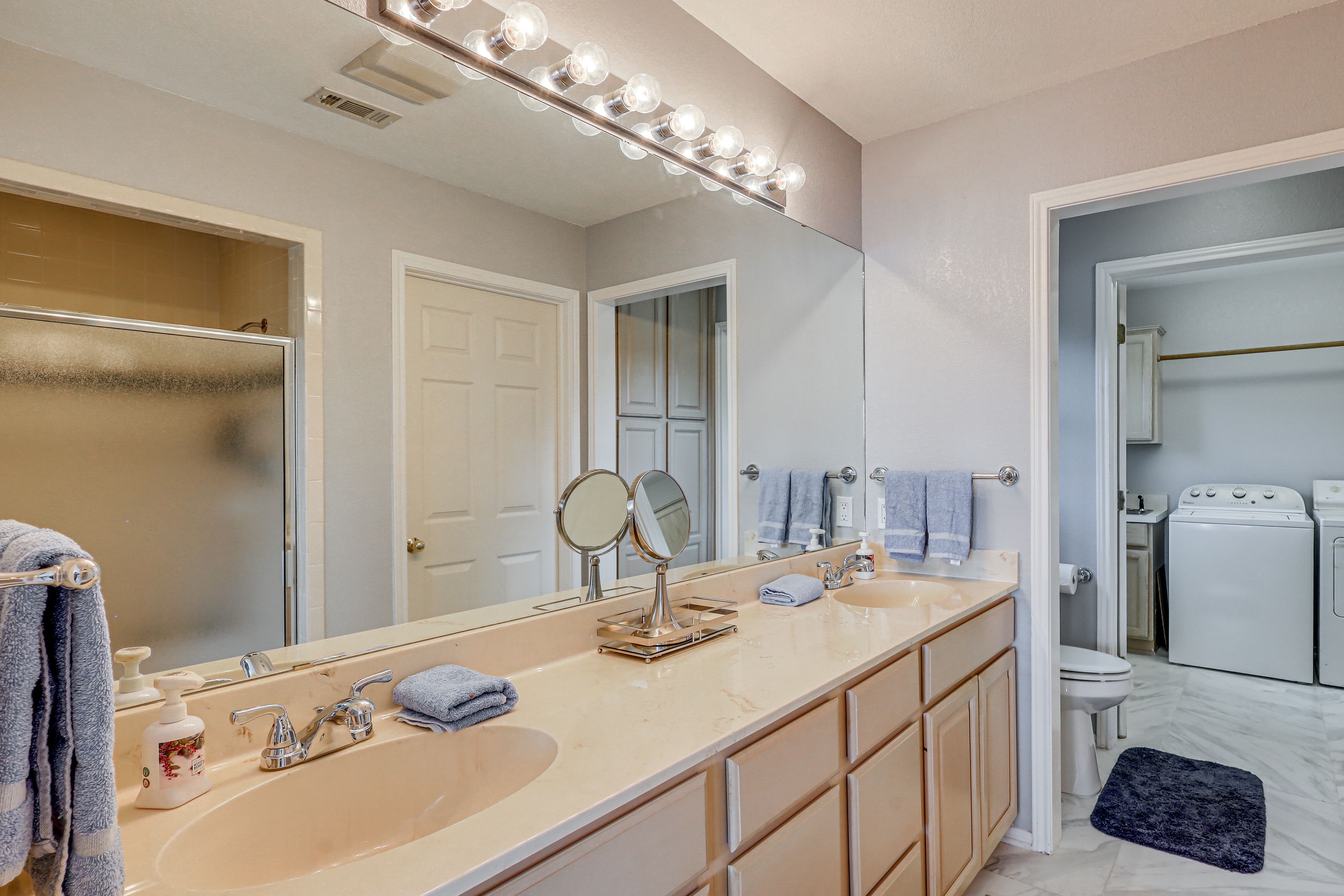 Full Bathroom | 1st Floor | Washer & Dryer