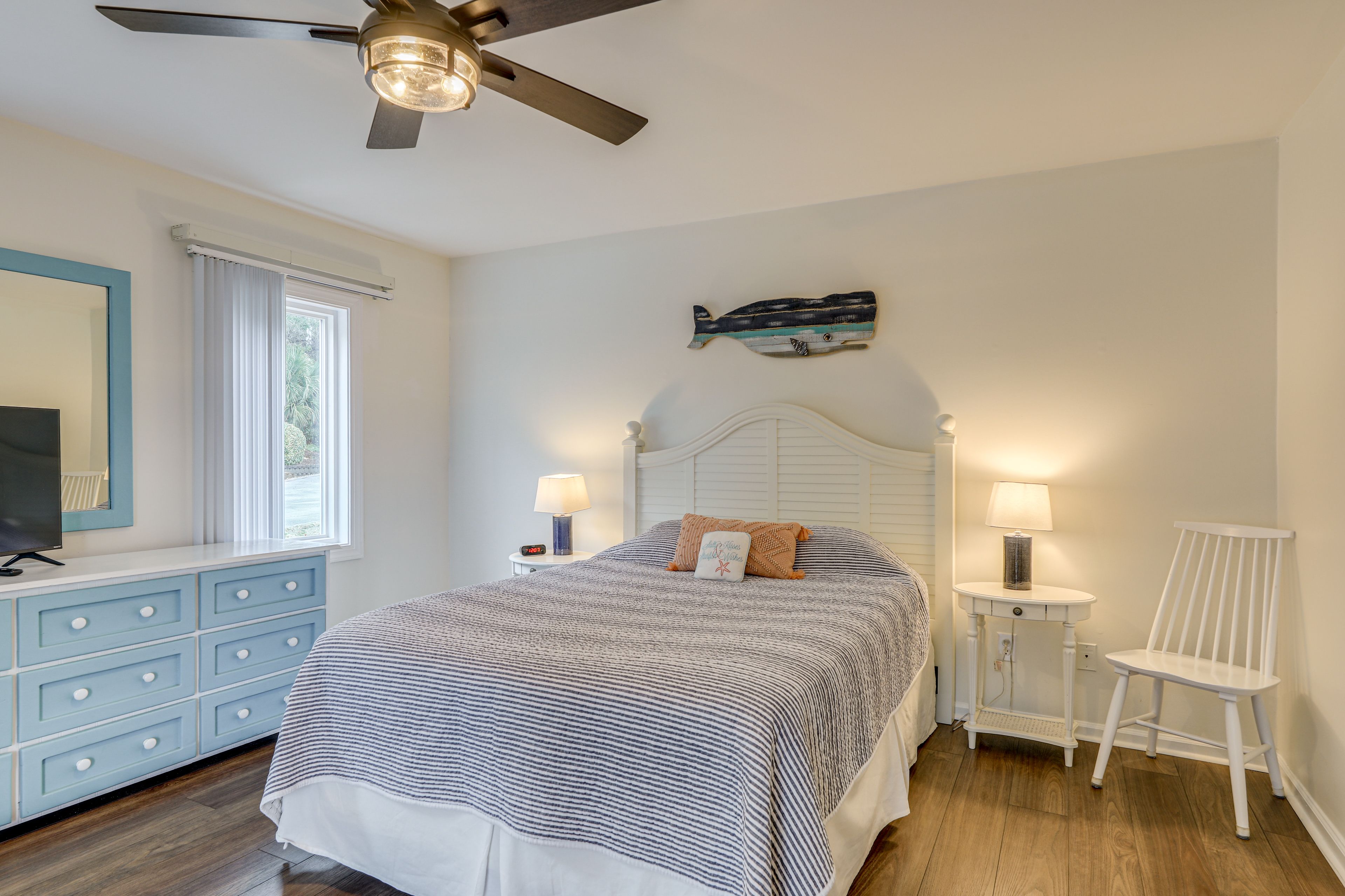 Bedroom 2 | Queen Bed