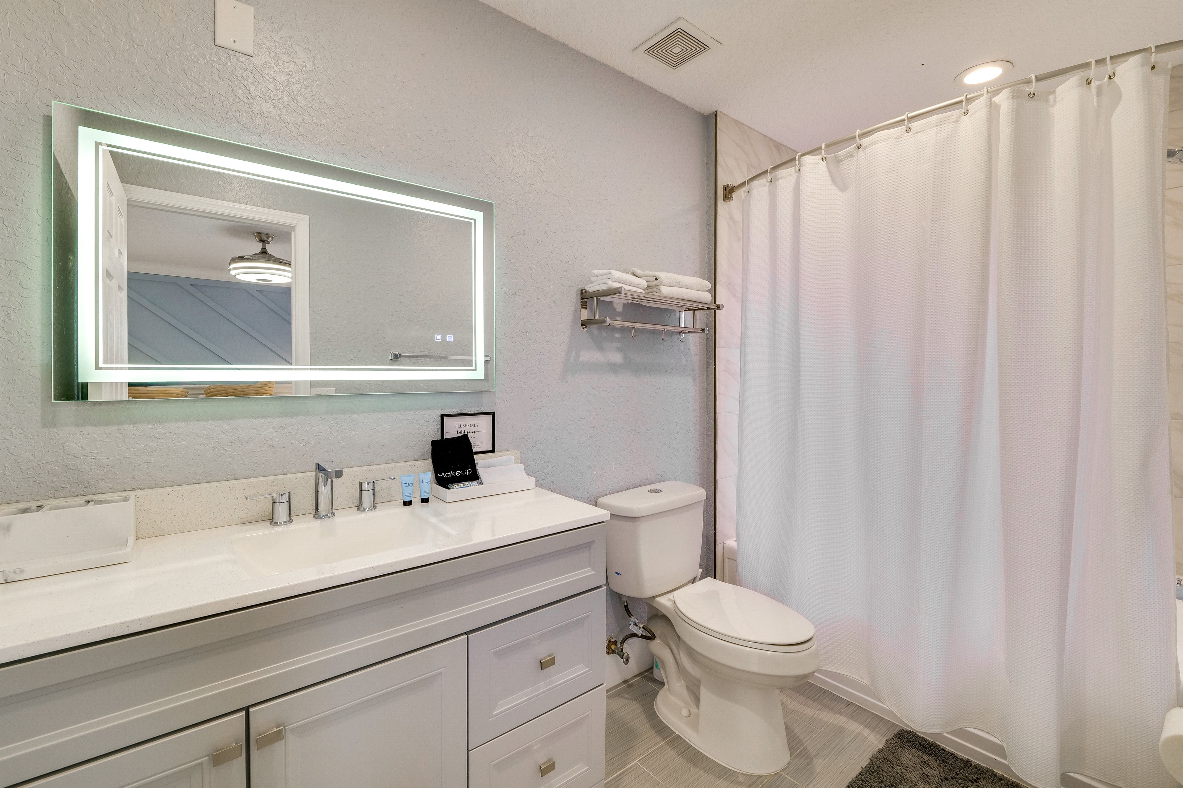 Full Bathroom | 2nd Floor