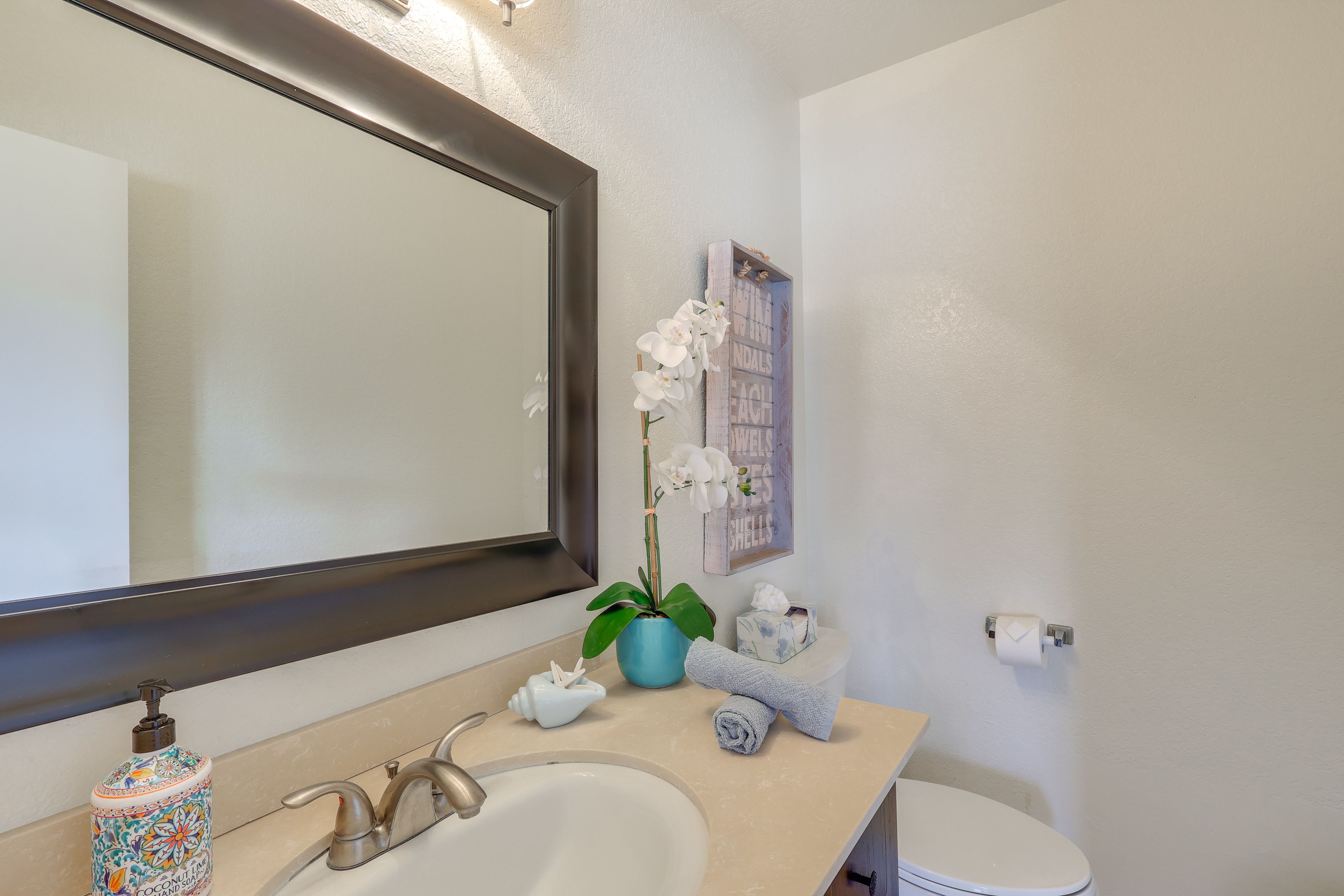 Half Bathroom | Main Floor