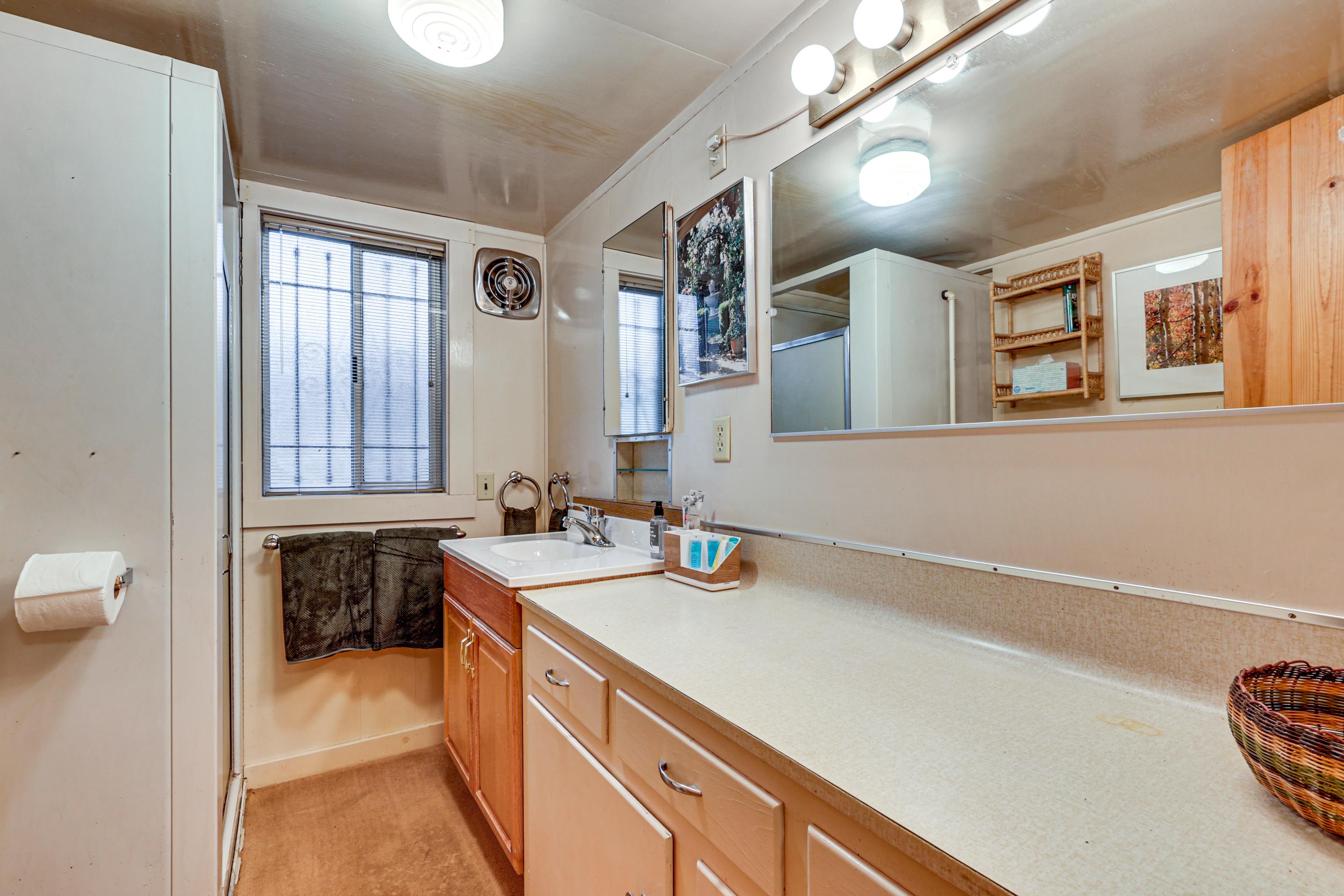 Full Bathroom | 1st Floor