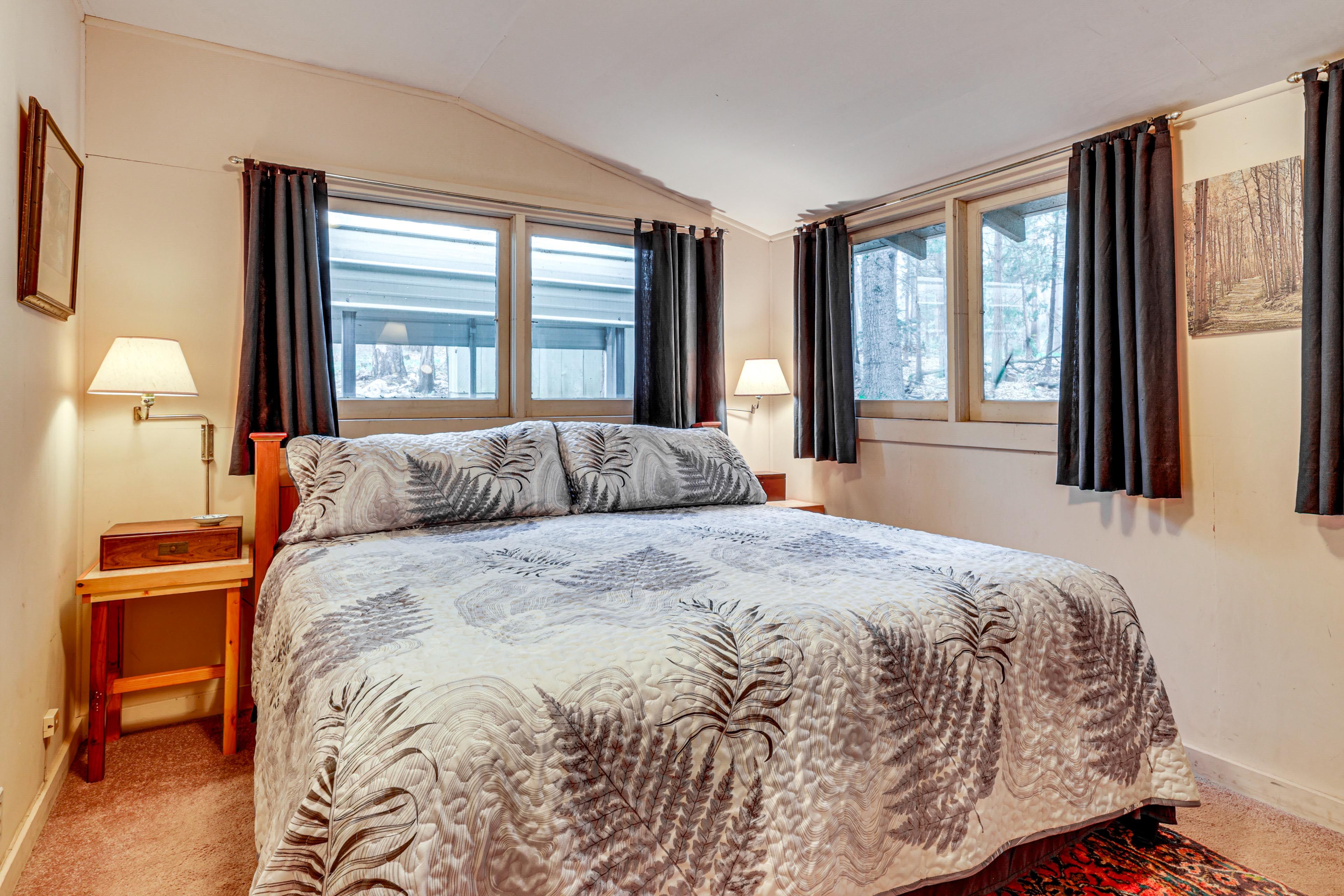 Bedroom 1 | King Bed | 1st Floor