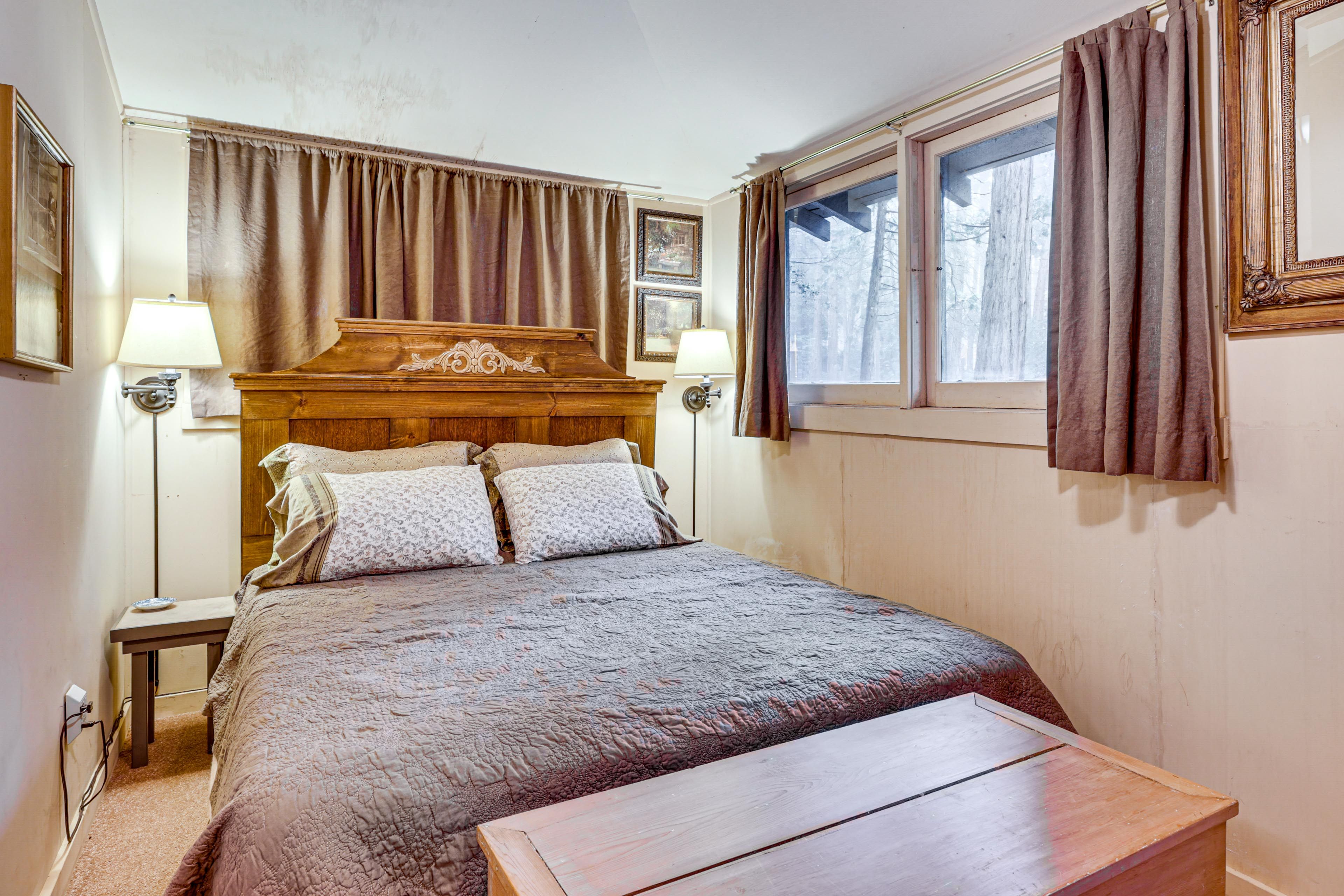 Bedroom 2 | Queen Bed | 1st Floor