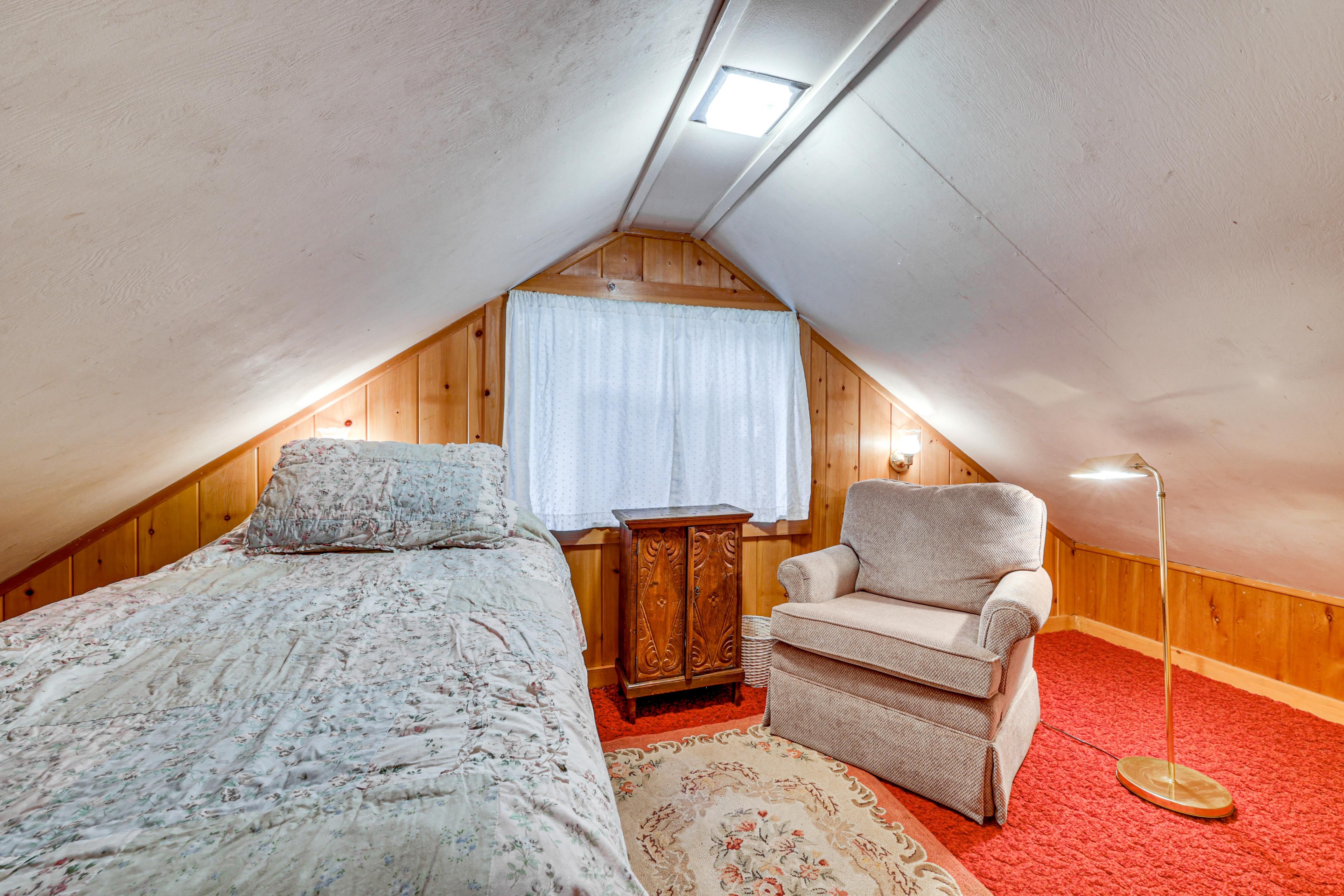 Bedroom 3 (Loft) | Twin Bed | 2nd Floor