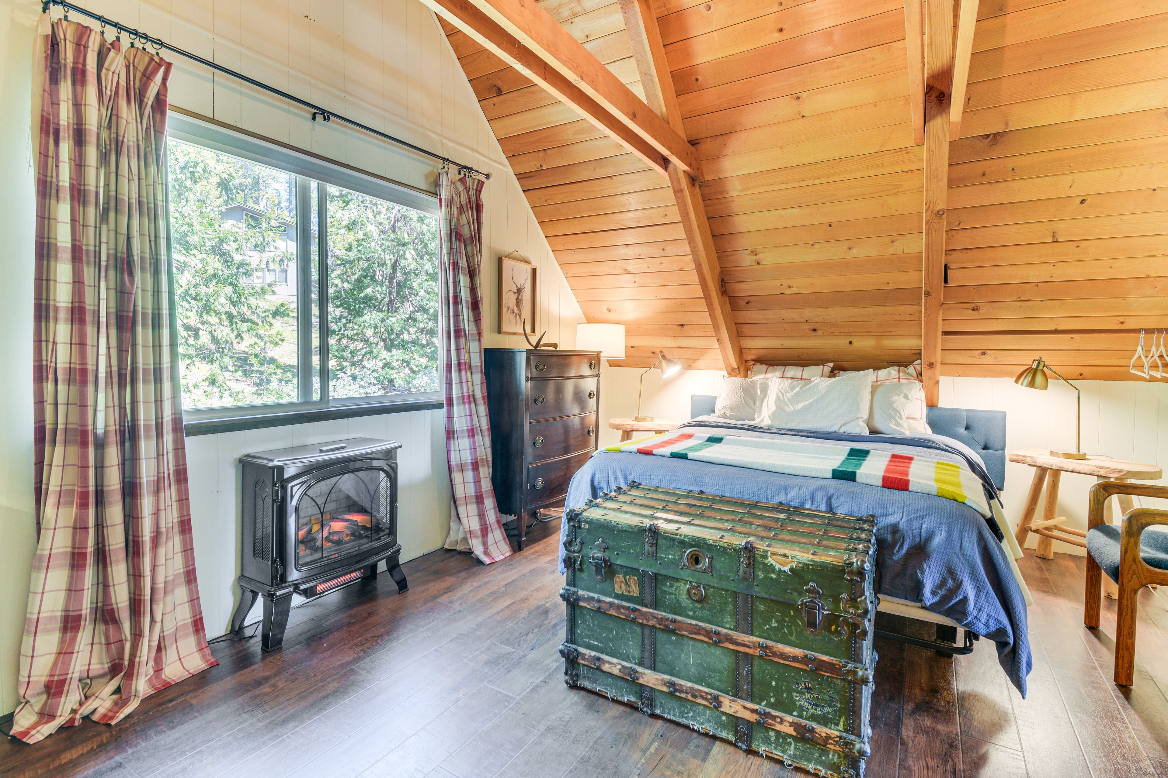 Bedroom 3 | Queen Bed | Level 2