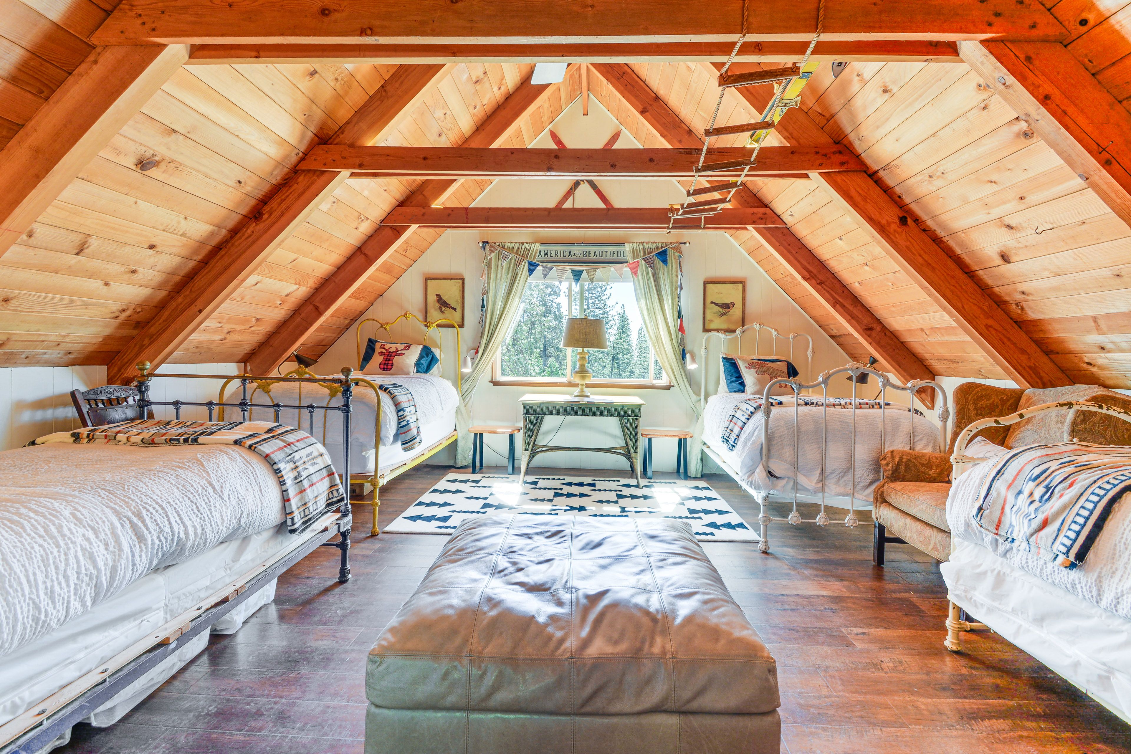 Loft | 4 Twin Beds | Level 2