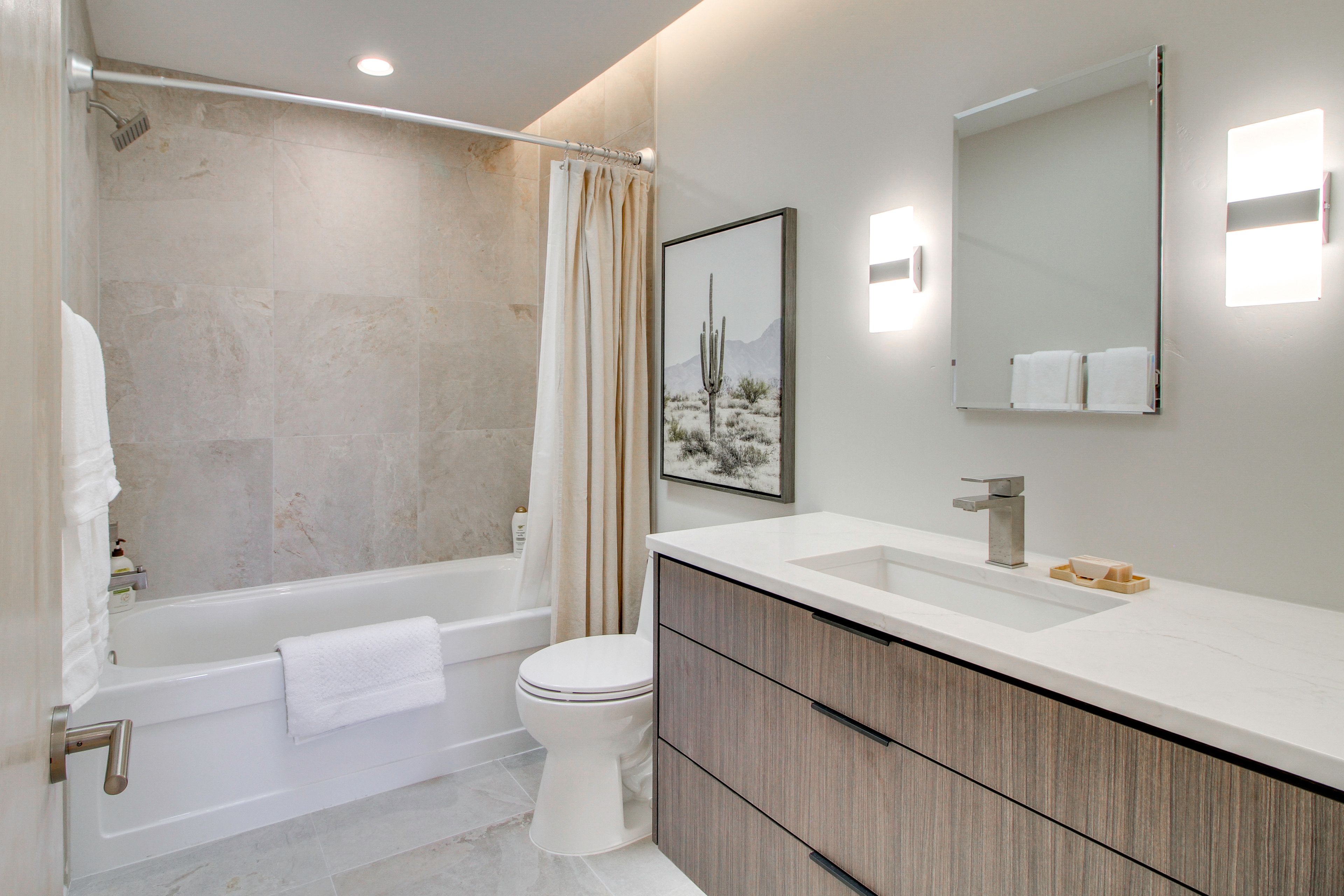 Full Bathroom | 2nd Floor