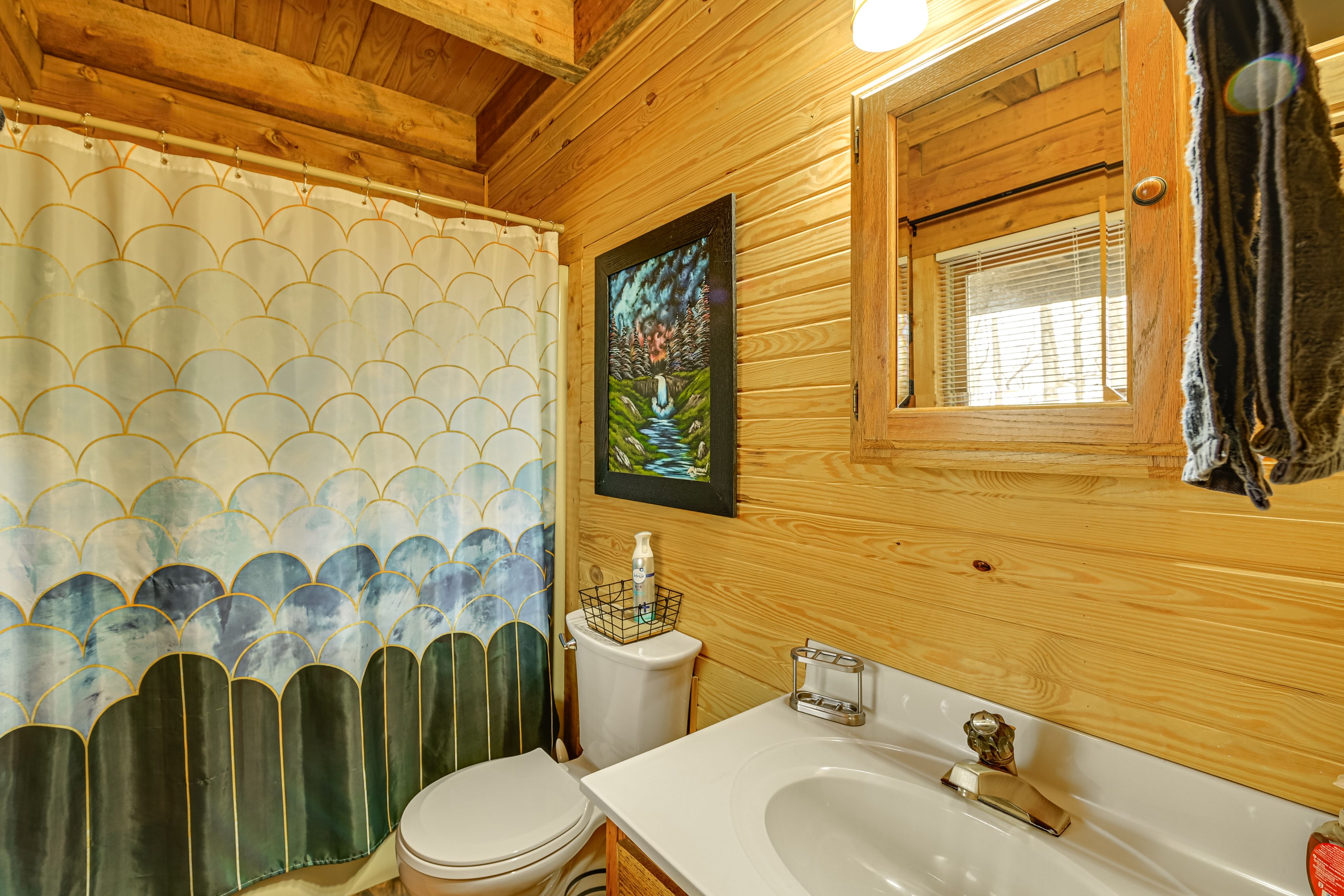 Bathroom | Main Floor