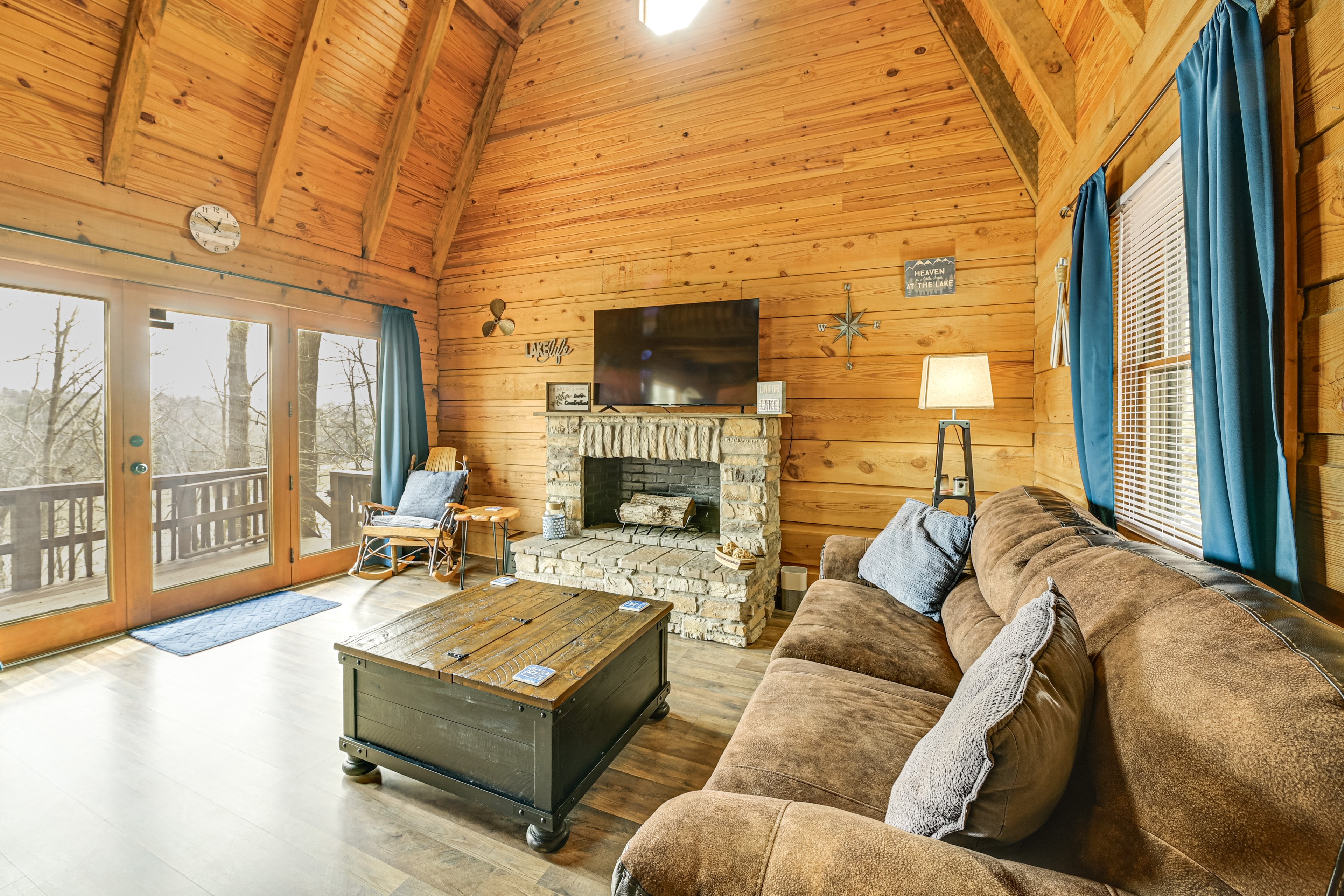 Living Room | Sleeper Sofa | Main Floor