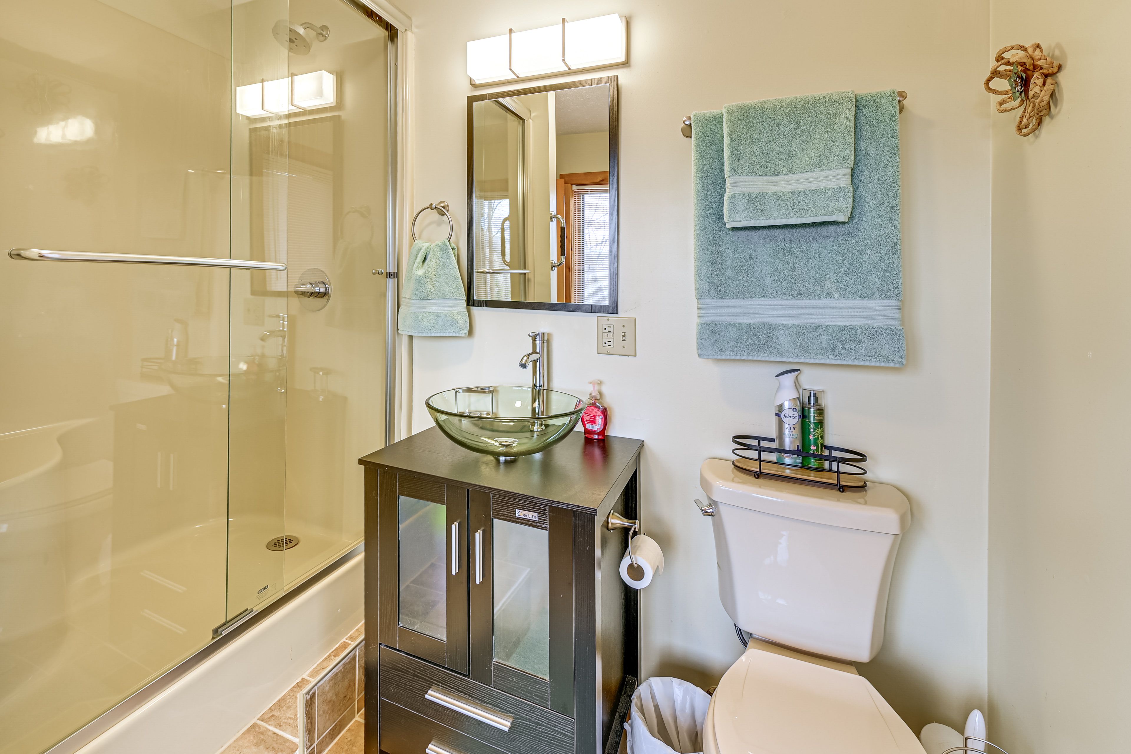 Bathroom | Lower Floor