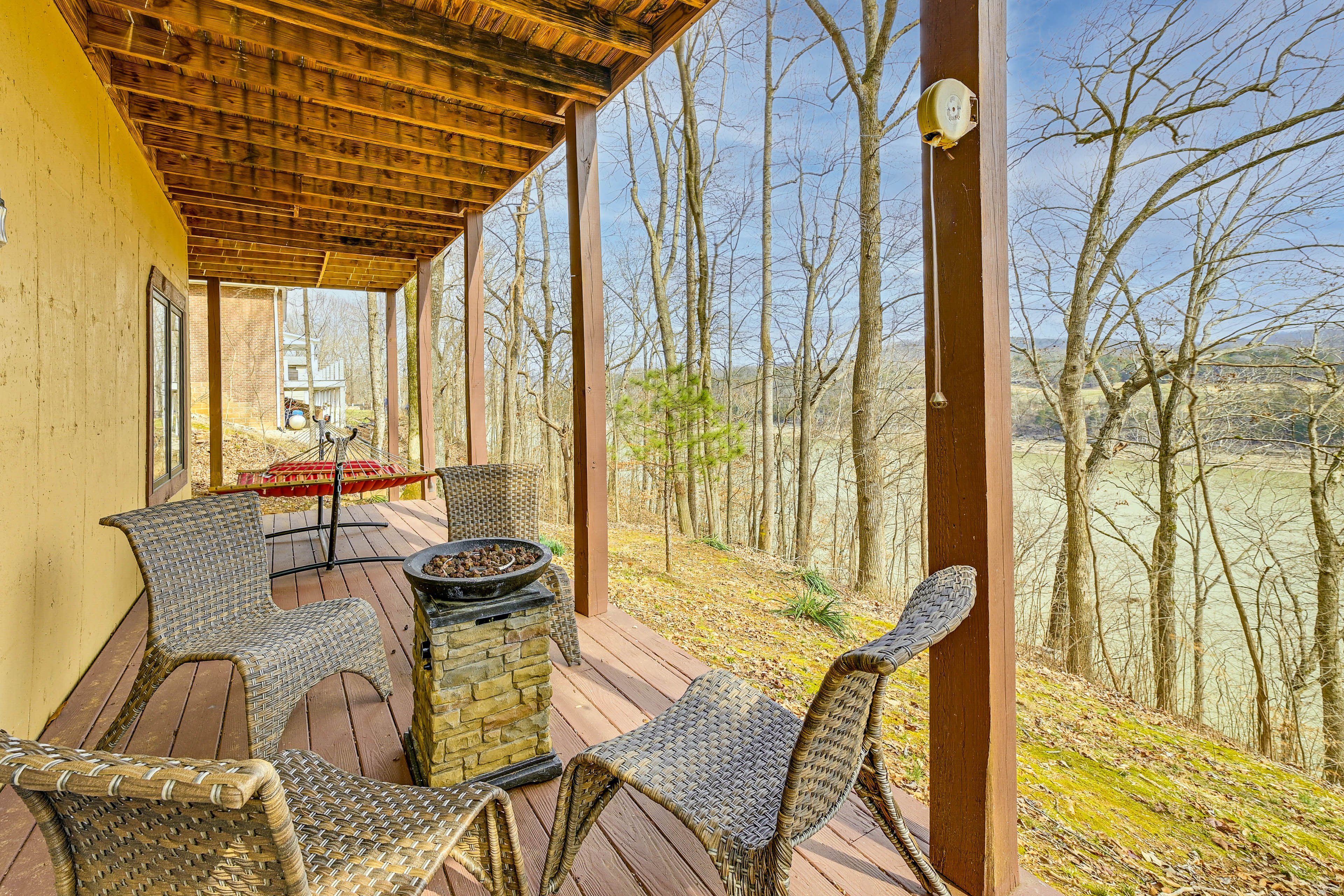 Bronston Vacation Rental | 1BR | 2BA | 1,200 Sq Ft