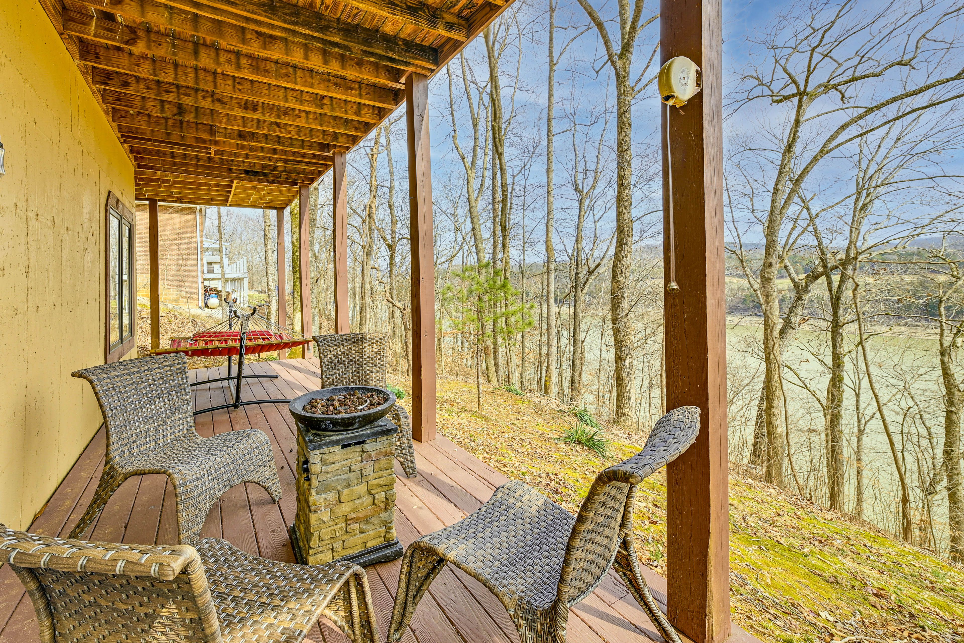 Bronston Vacation Rental | 1BR | 2BA | 1,200 Sq Ft