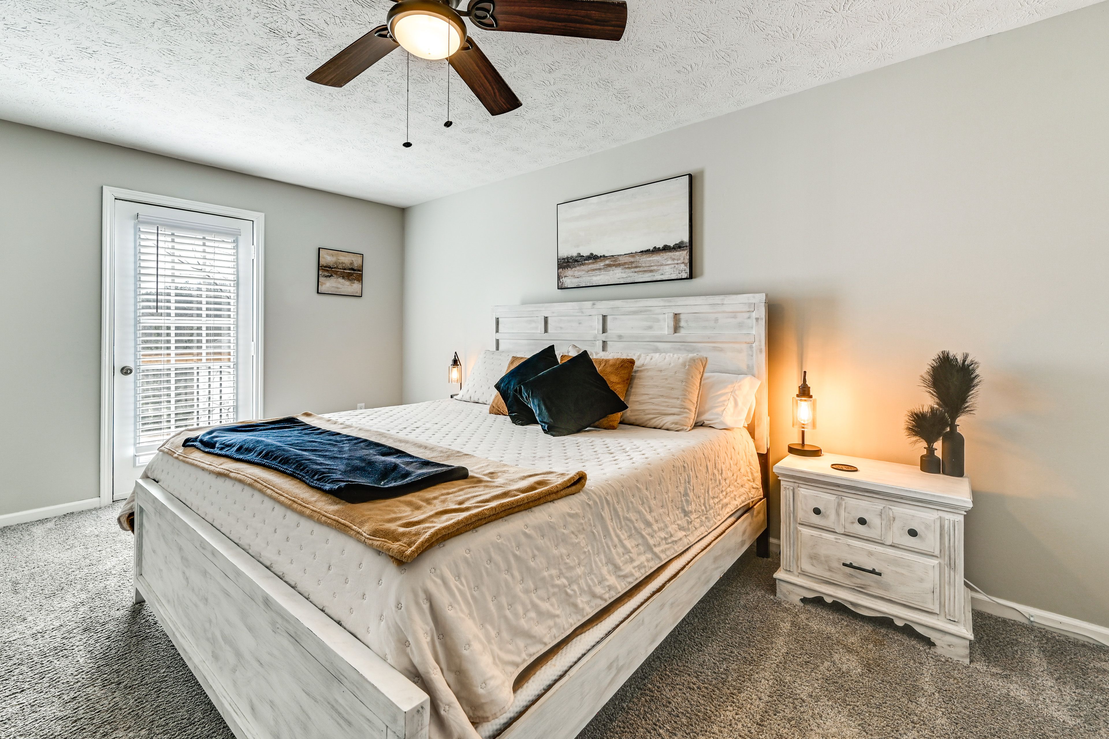 Bedroom 1 | King Bed