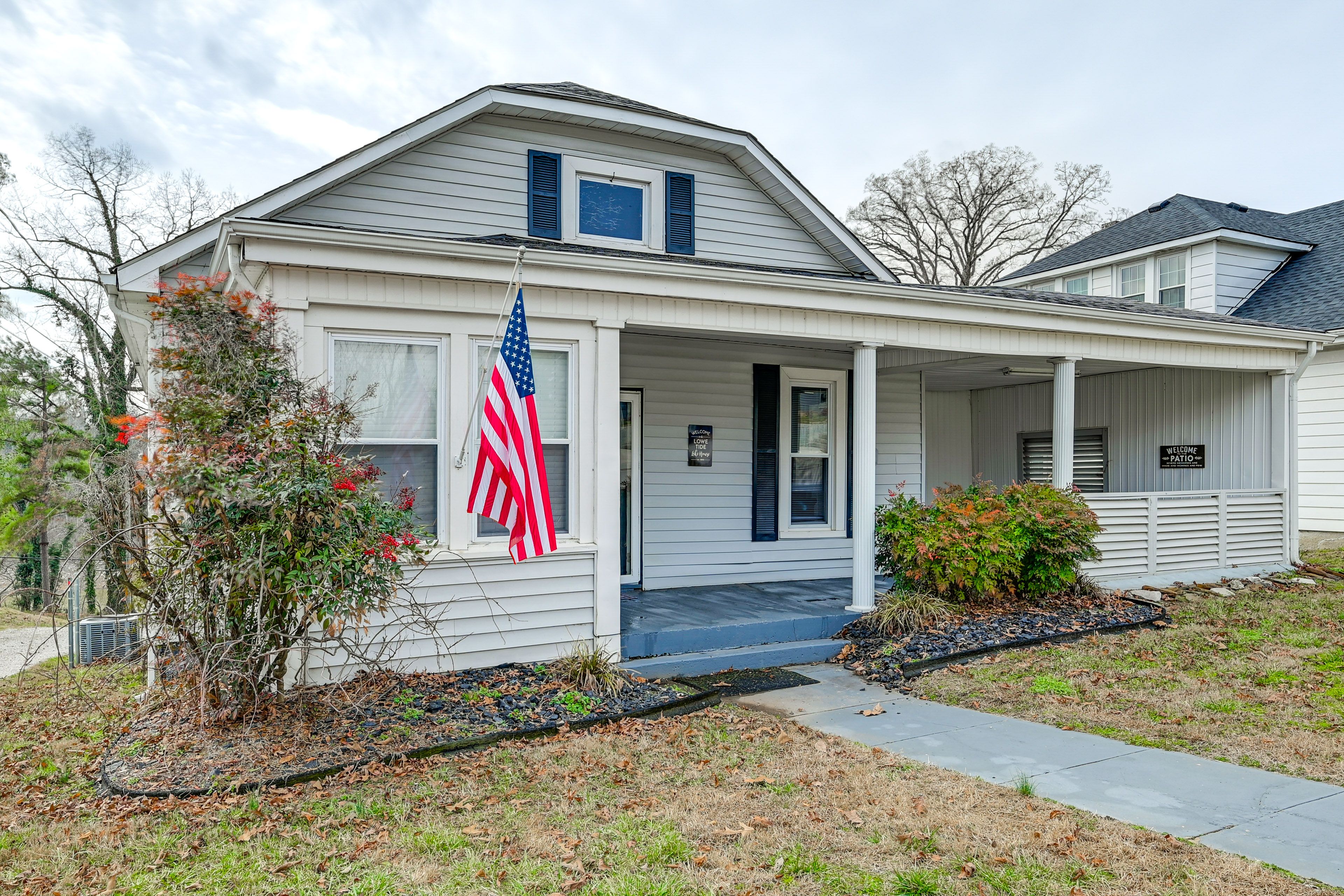 Driveway Parking | 4 Vehicles | Trailer Parking Allowed On-Site