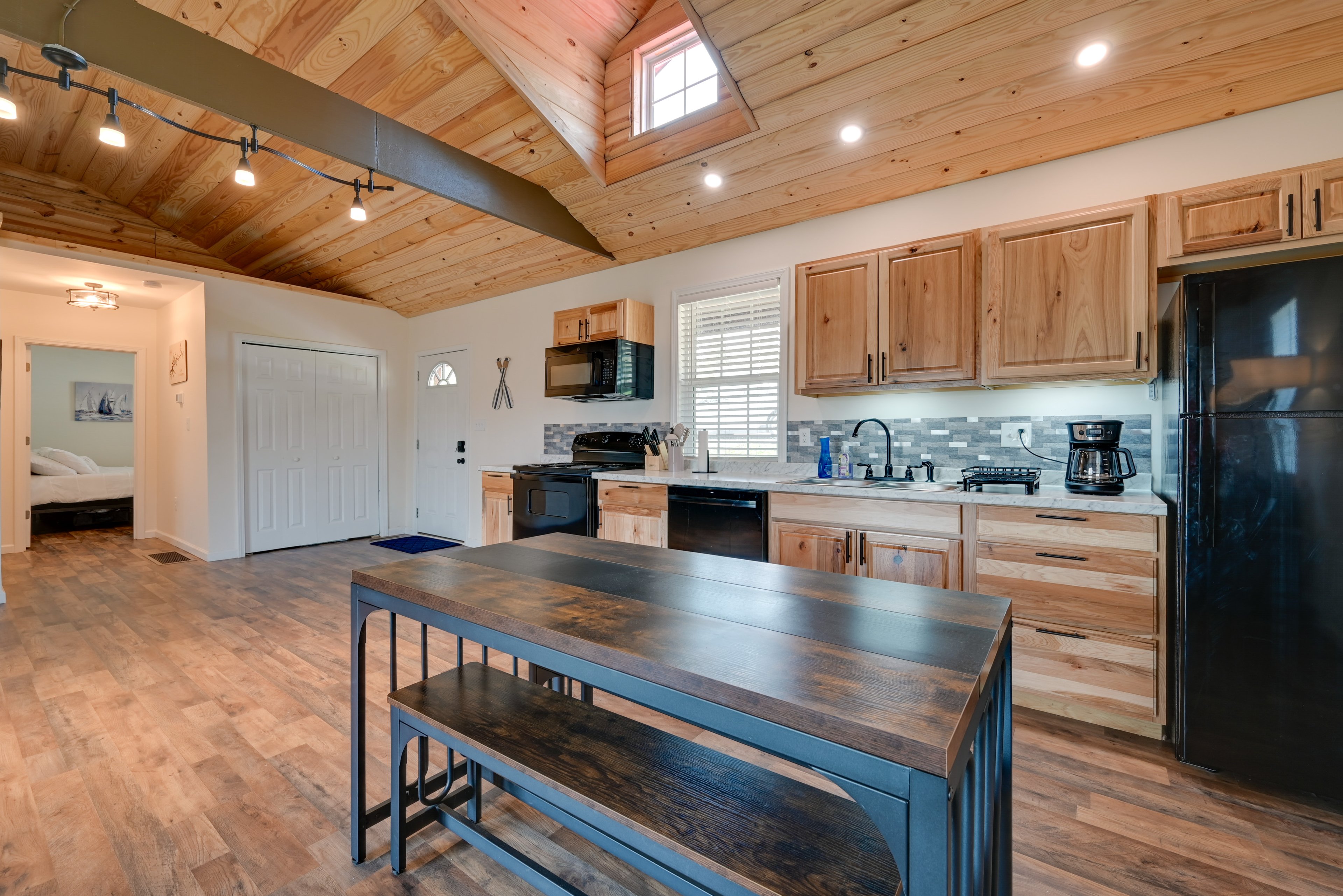Kitchen & Dining Area