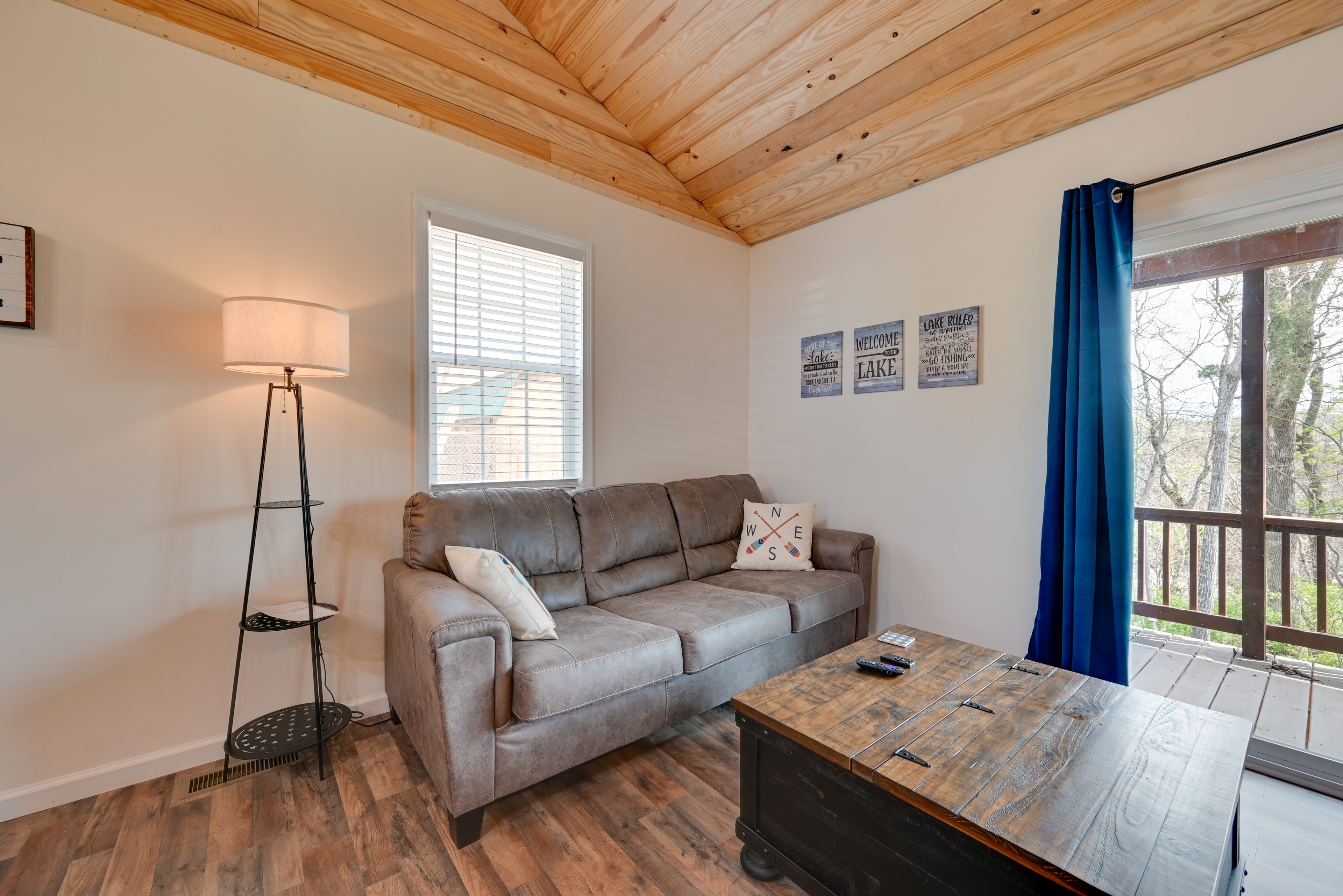 Living Room | Queen Sleeper Sofa