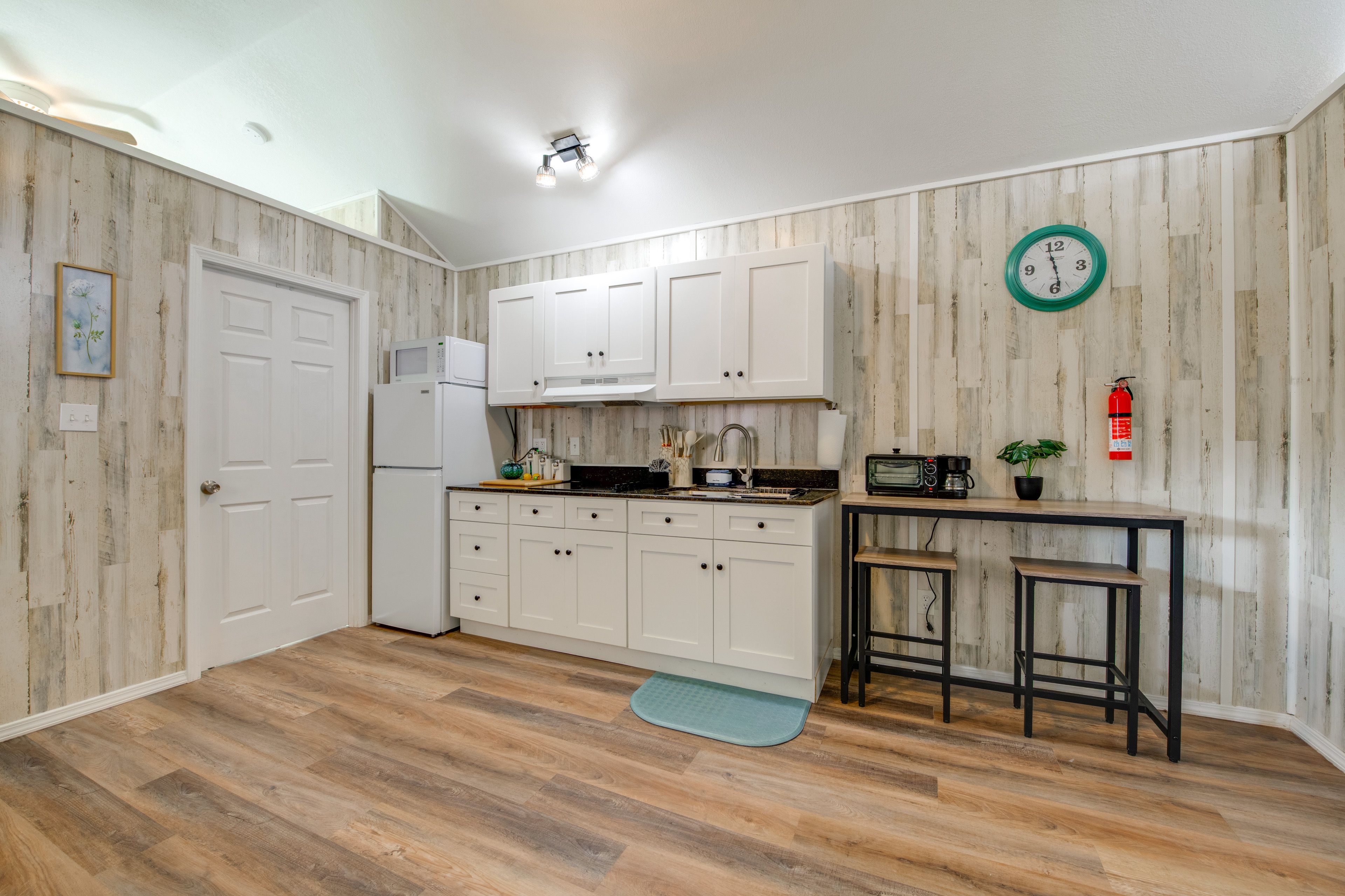 Kitchenette | Cooking Basics | Single-Story Unit