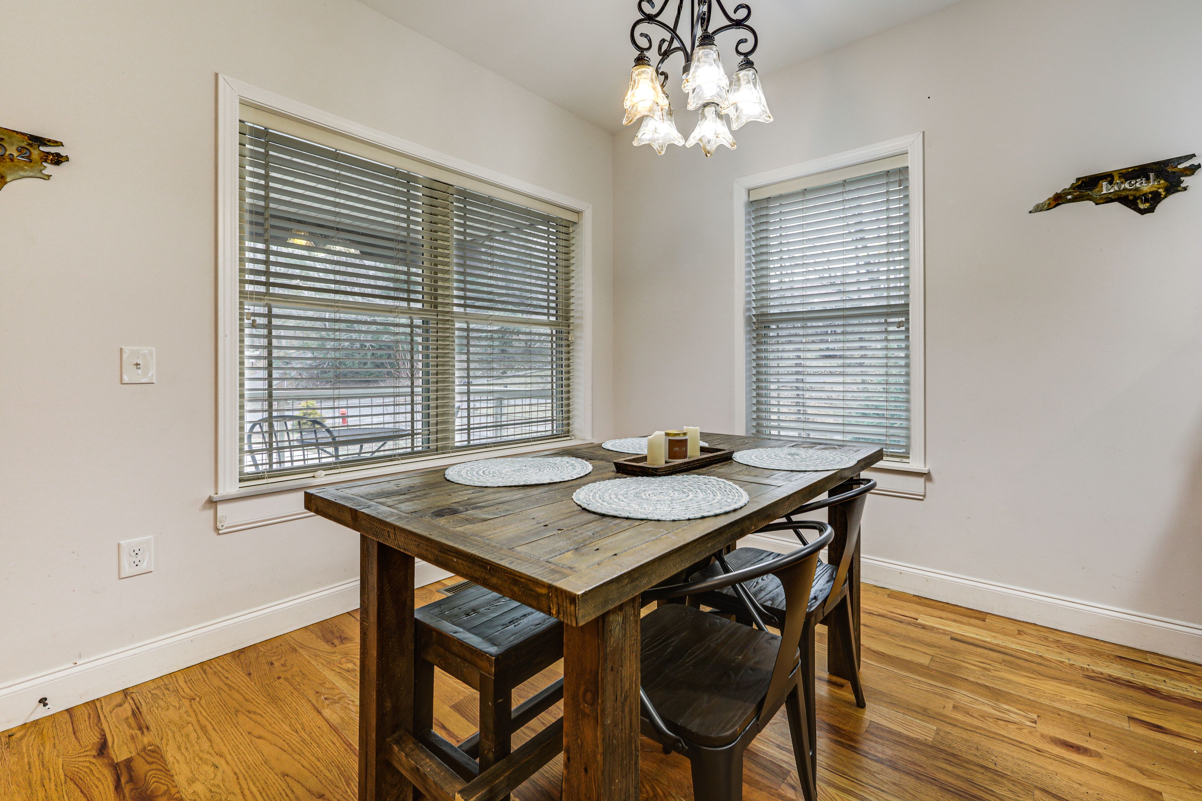 Dining Area | Dishes & Flatware Provided | 1st Floor