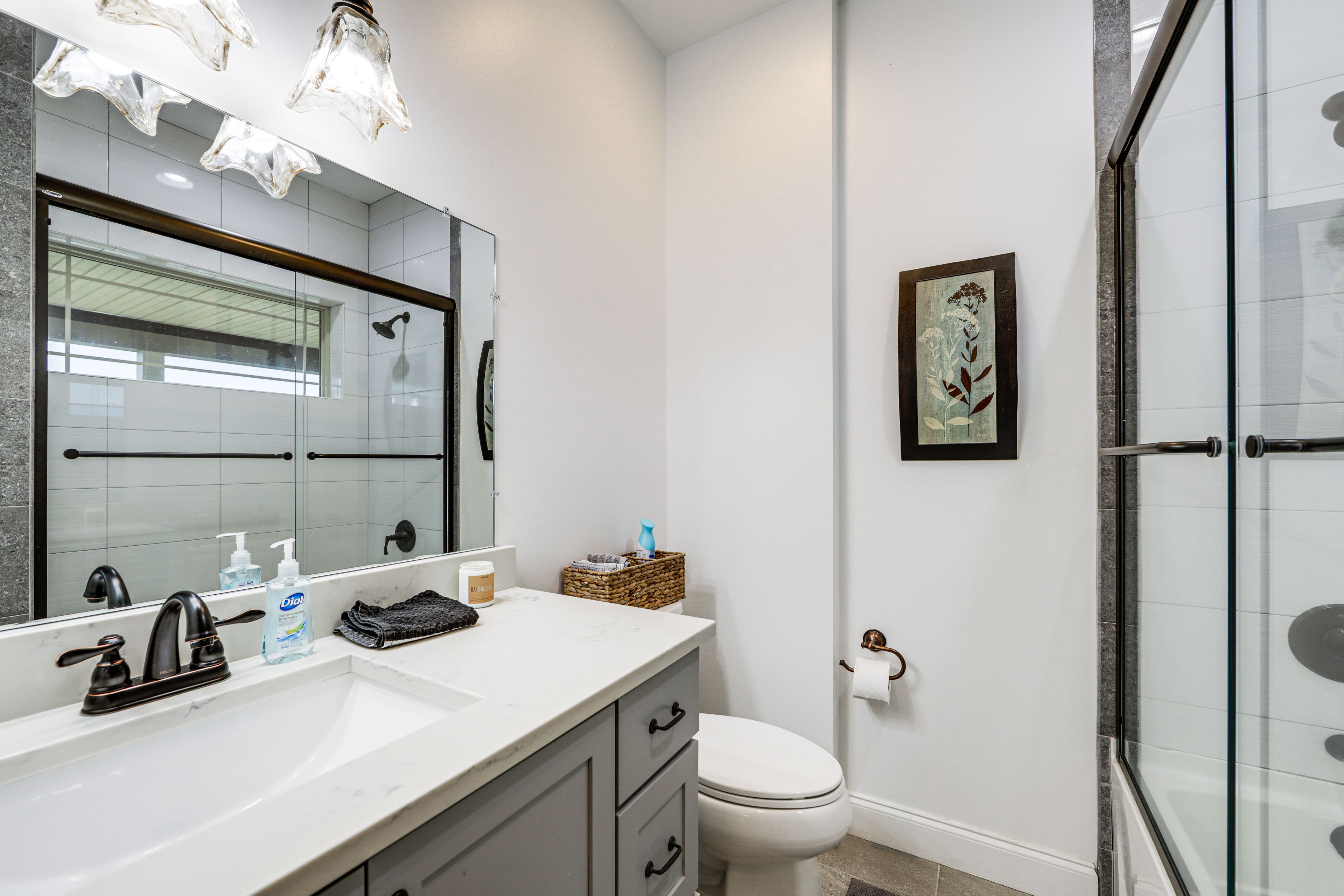 En-Suite Bathroom | Towels & Linens Provided | 1st Floor