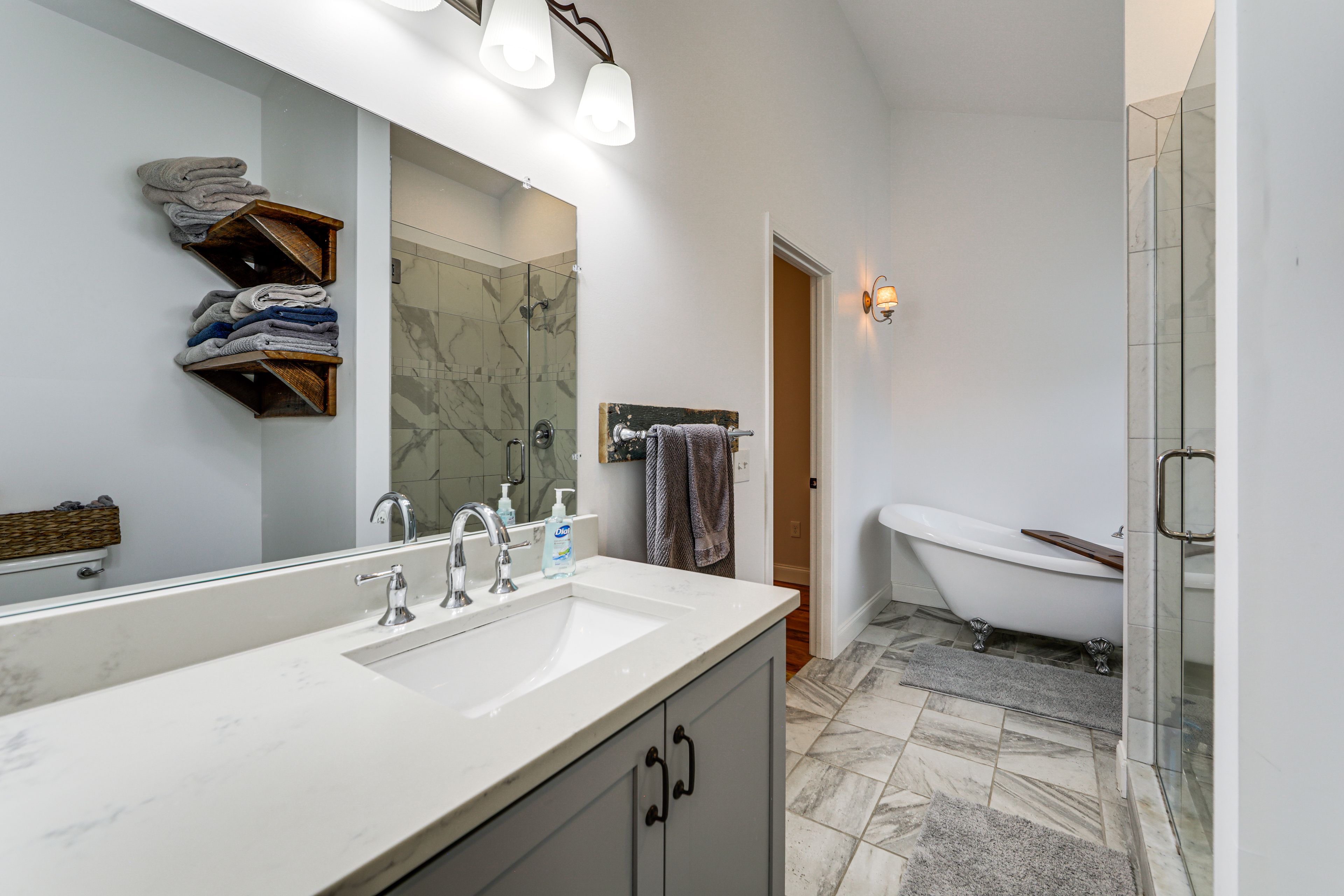 En-Suite Bathroom | Soaking Tub | Shower | 2nd Floor