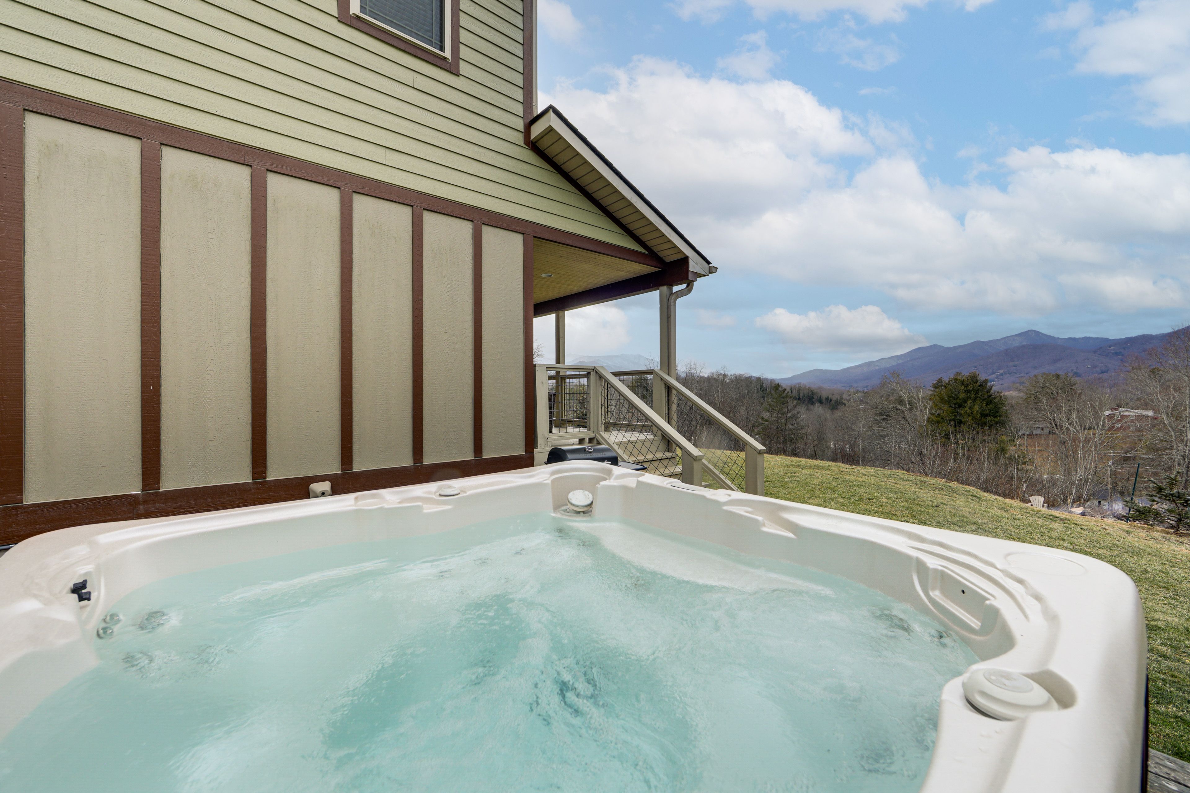 Private Hot Tub | Mountain Views
