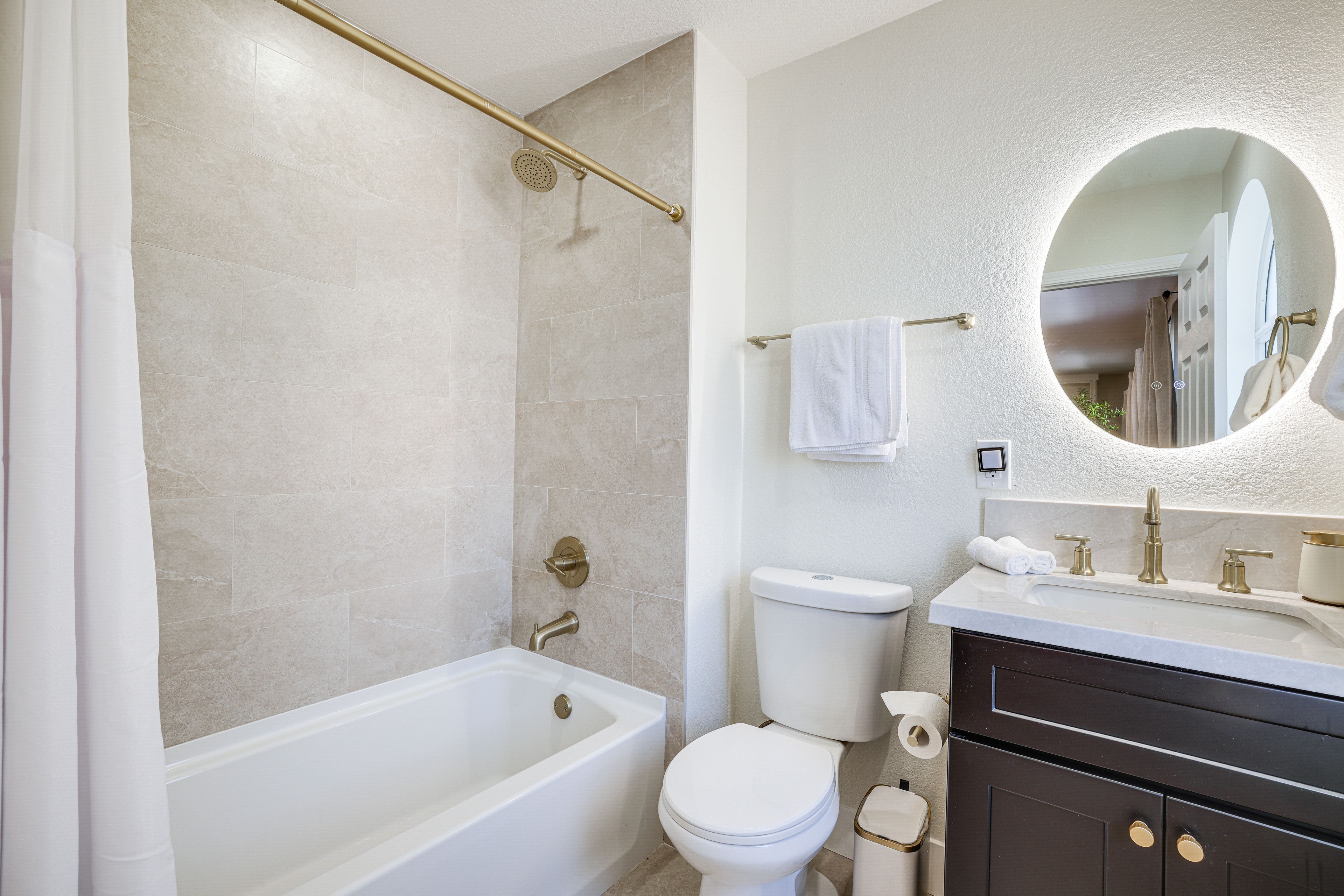 En-Suite Bathroom | 2nd Floor