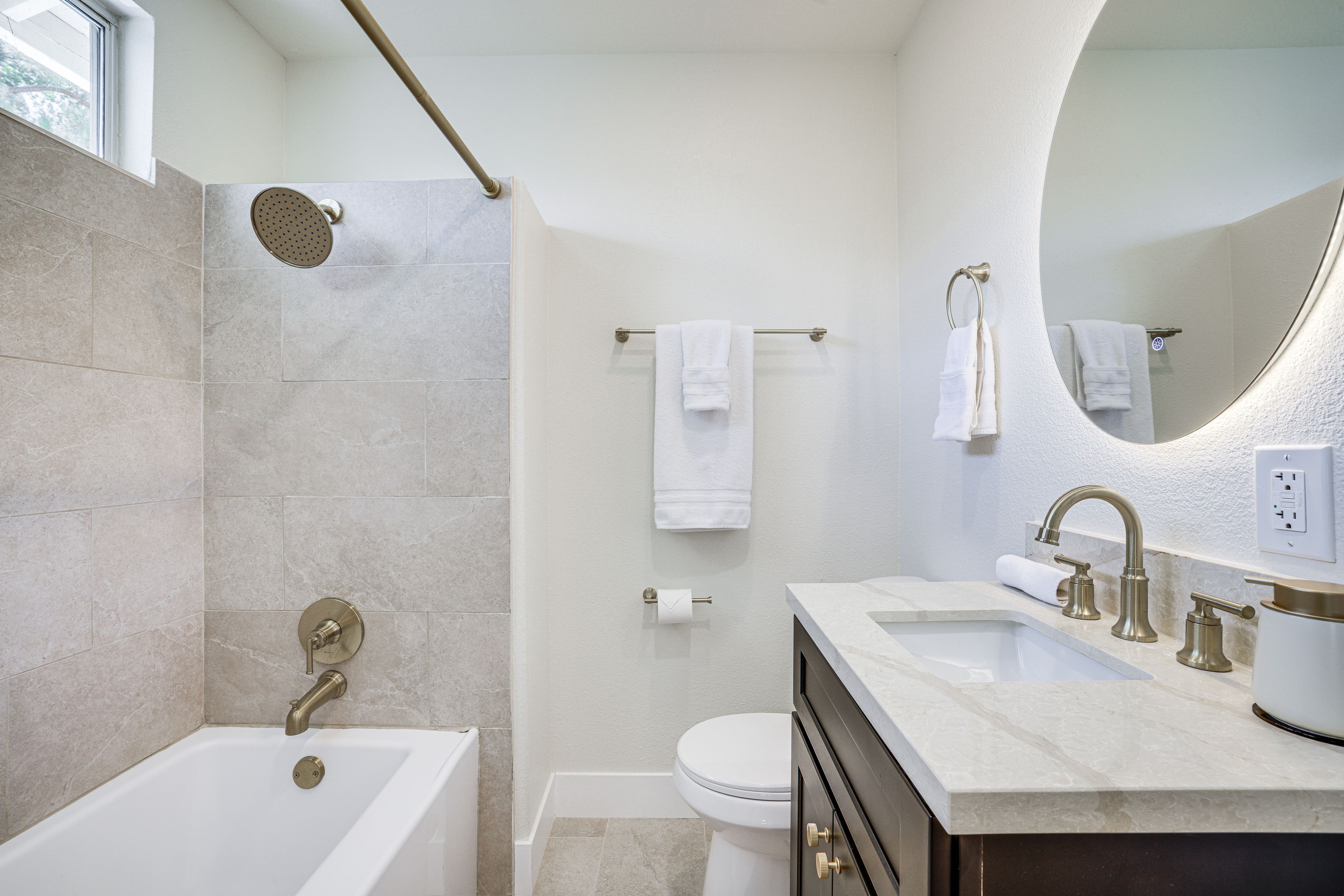 En-Suite Bathroom | 2nd Floor