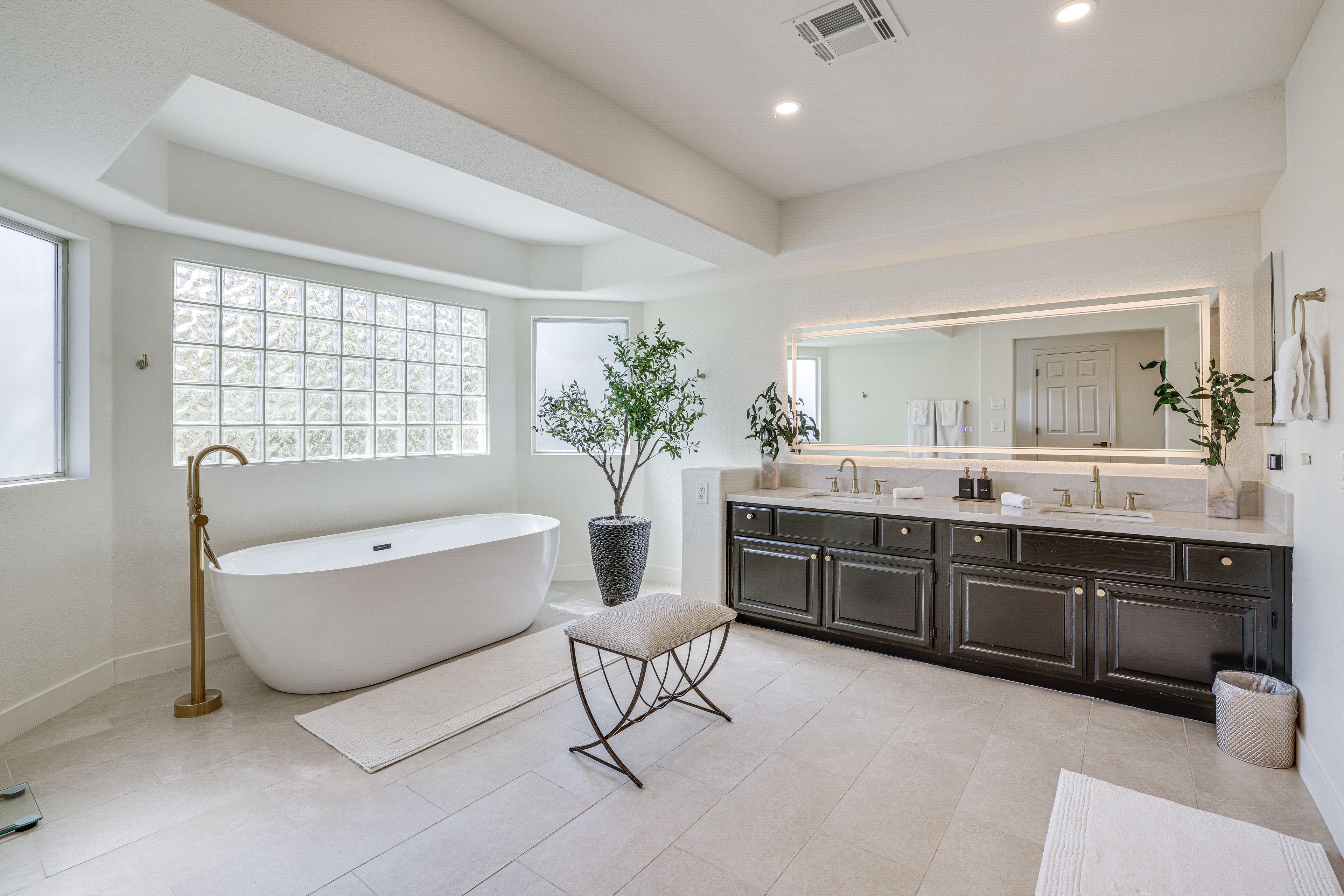 En-Suite Bathroom | 2nd Floor