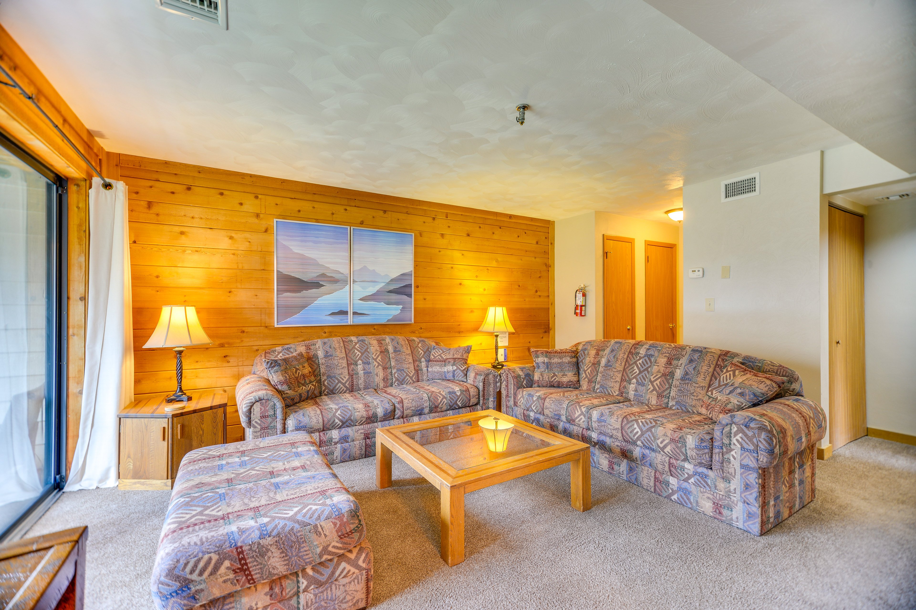 Living Room | Queen Sleeper Sofa | Smart TV | Books