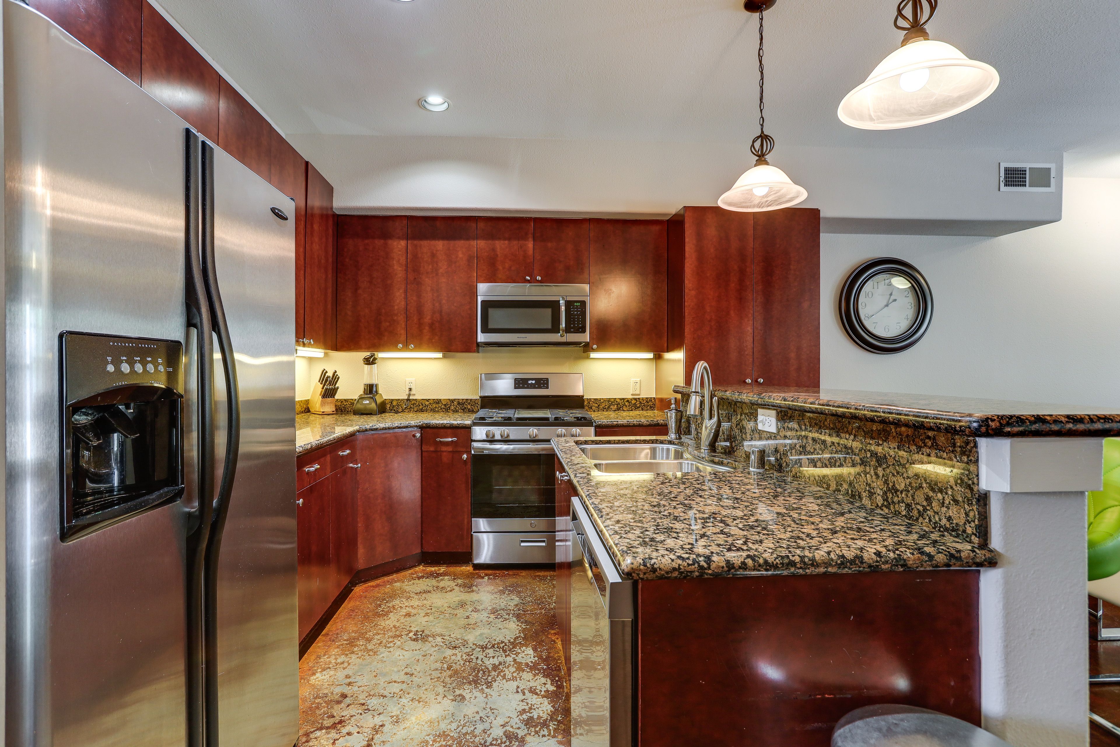 Kitchen | Breakfast Bar