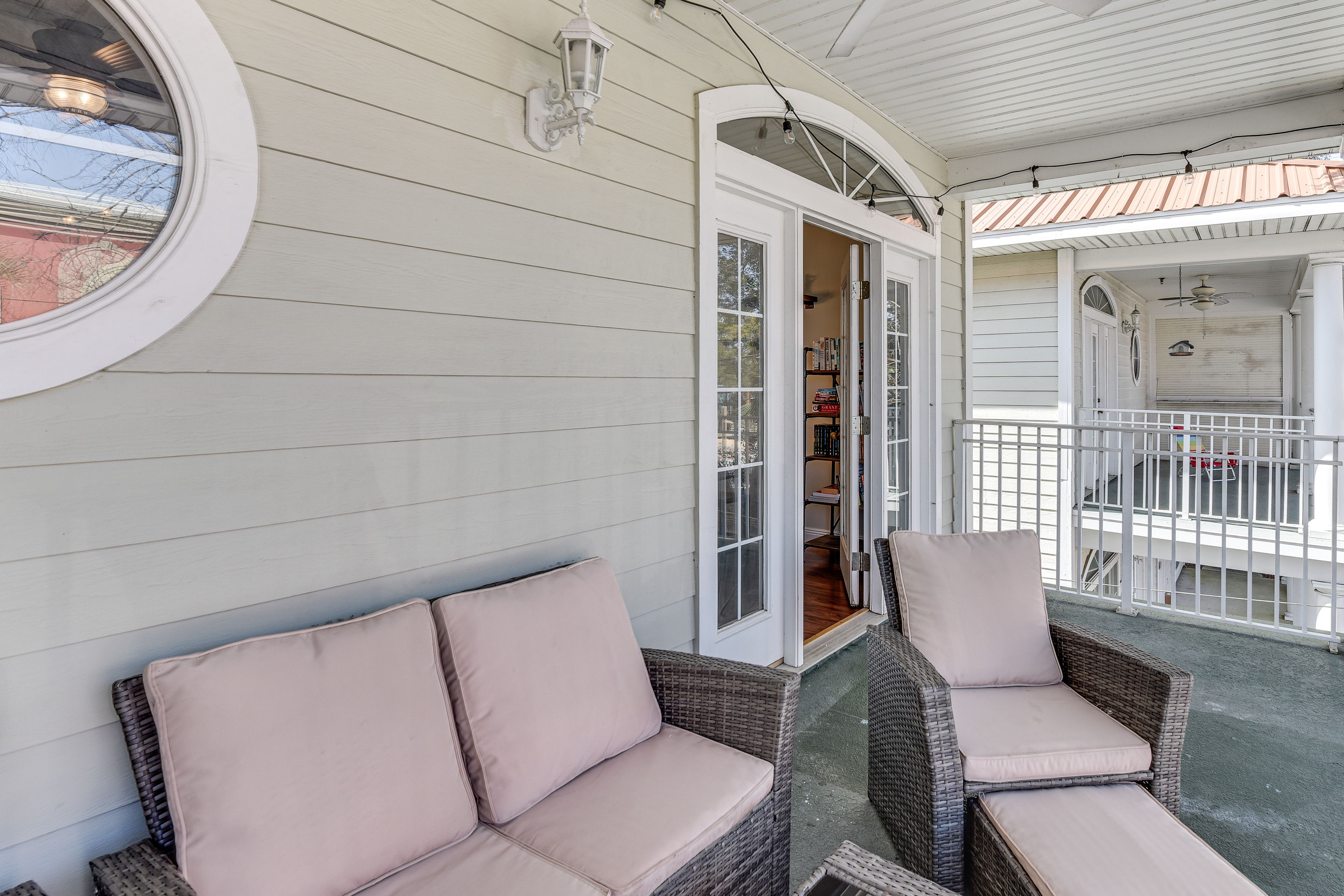 Balcony | Lounge Seating